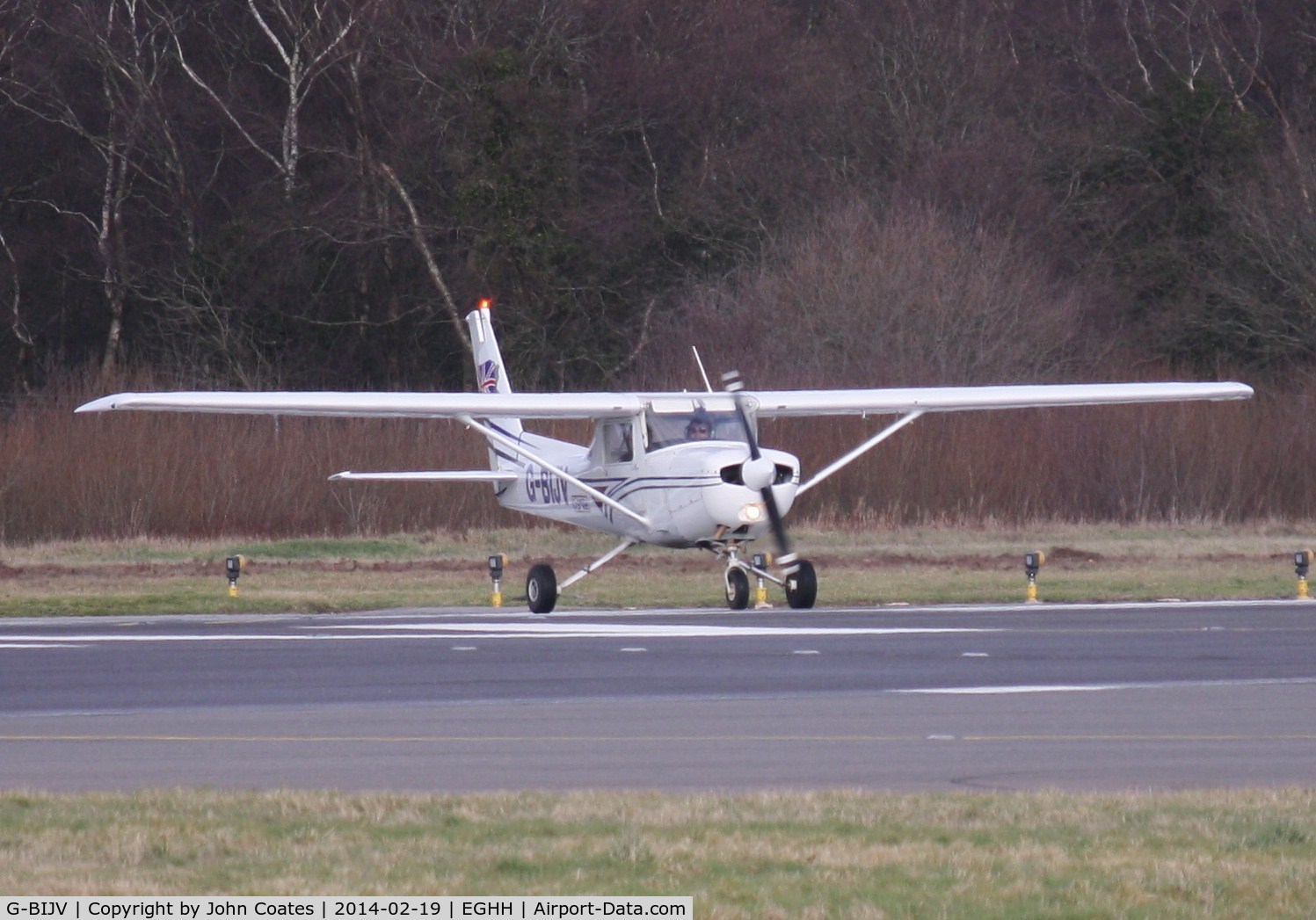 G-BIJV, 1981 Reims F152 C/N 1813, Taxiing to depart