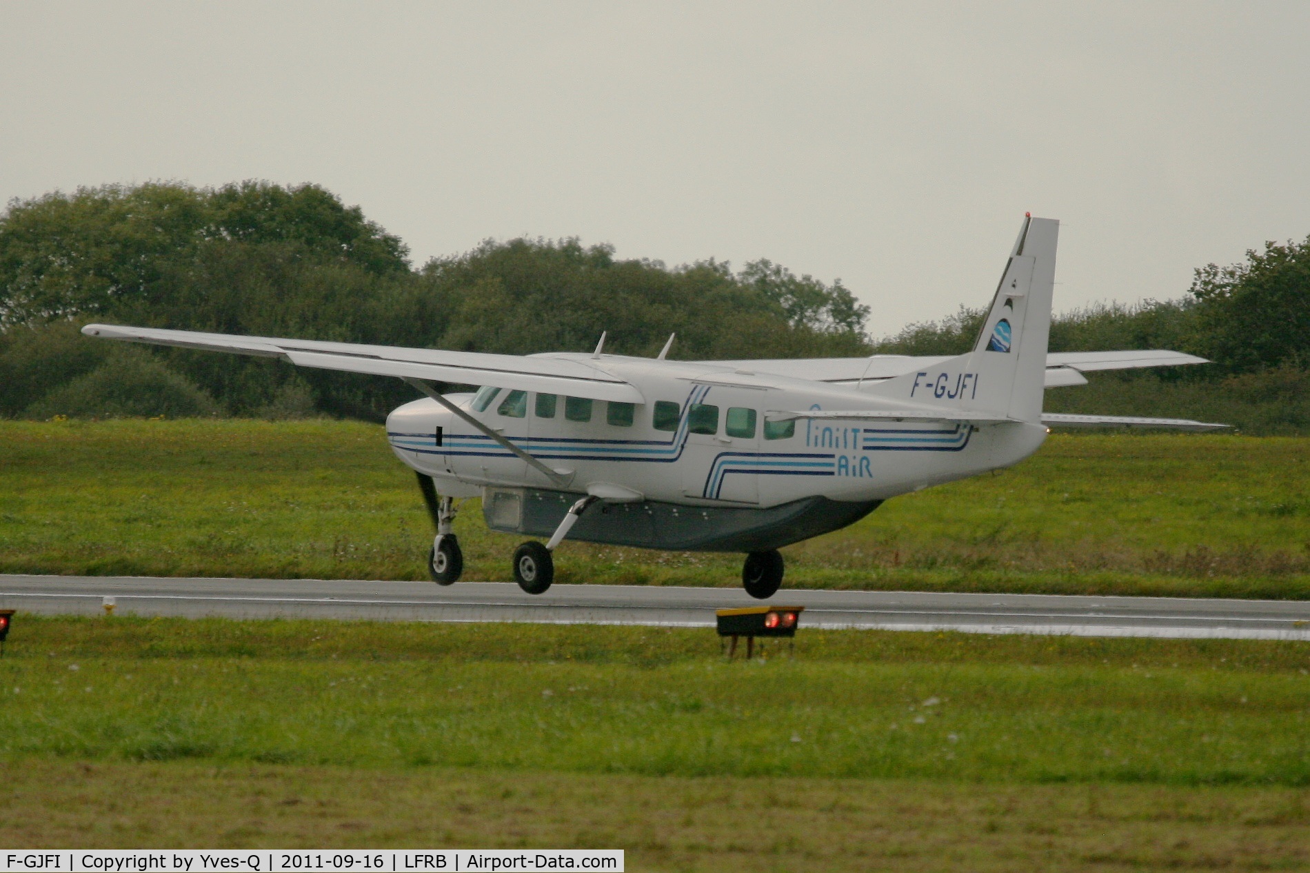 F-GJFI, 1990 Cessna 208B Grand Caravan C/N 208B-0230, Cessna 208B Grand Caravan, Landing Rwy 25L, Brest-Bretagne Airport (LFRB-BES)