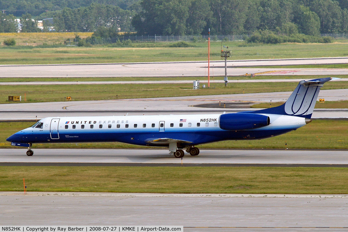 N852HK, 2000 Embraer EMB-145LR C/N 145353, Embraer ERJ-145LR [145353] (United Express) Milwaukee~N 27/07/2008