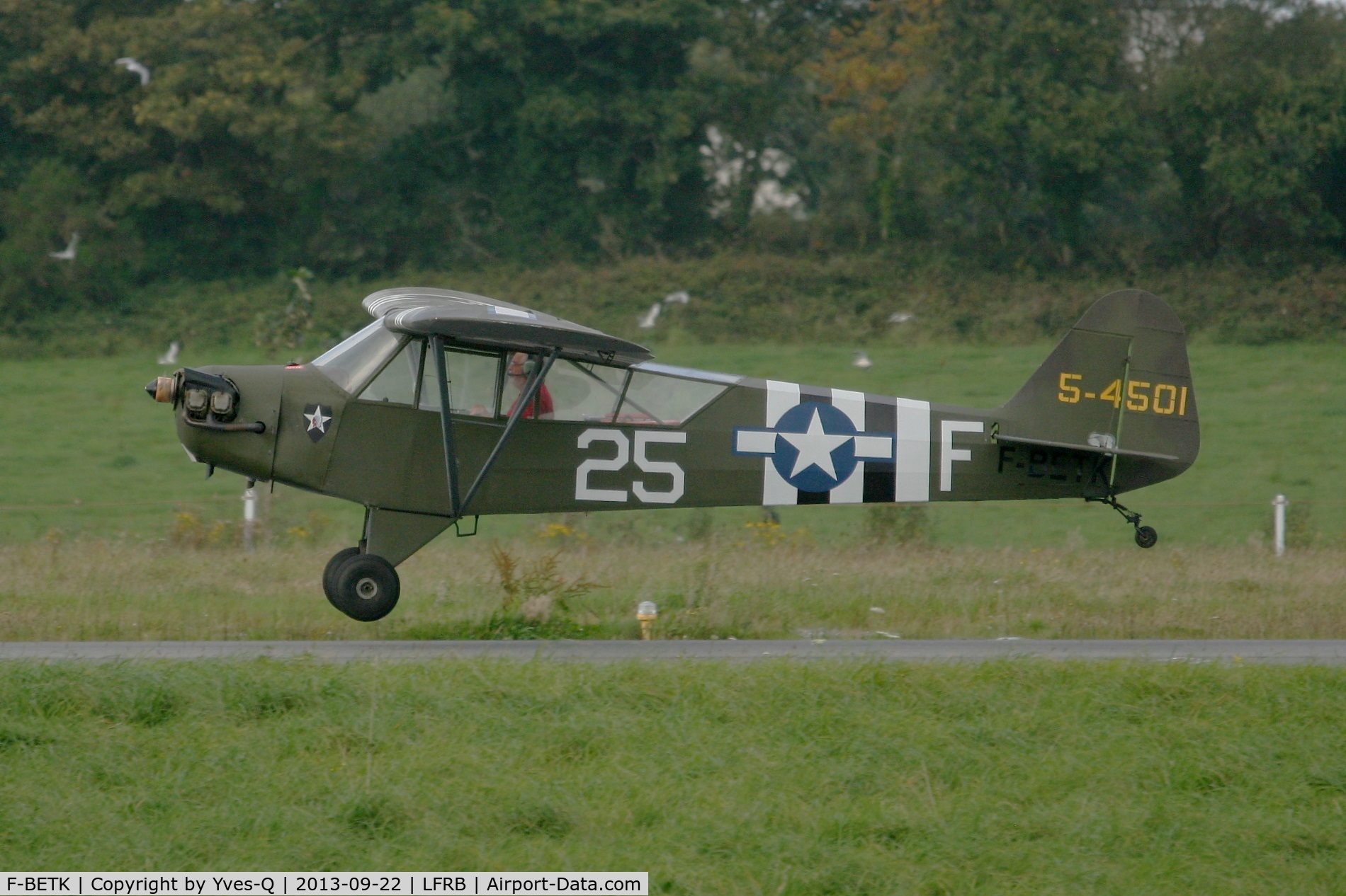 F-BETK, 1945 Piper L-4J Grasshopper (J3C-65D) C/N 13241, Piper J3C-65 Cub, Landing Rwy 25L, Brest-Bretagne Airport (LFRB-BES)