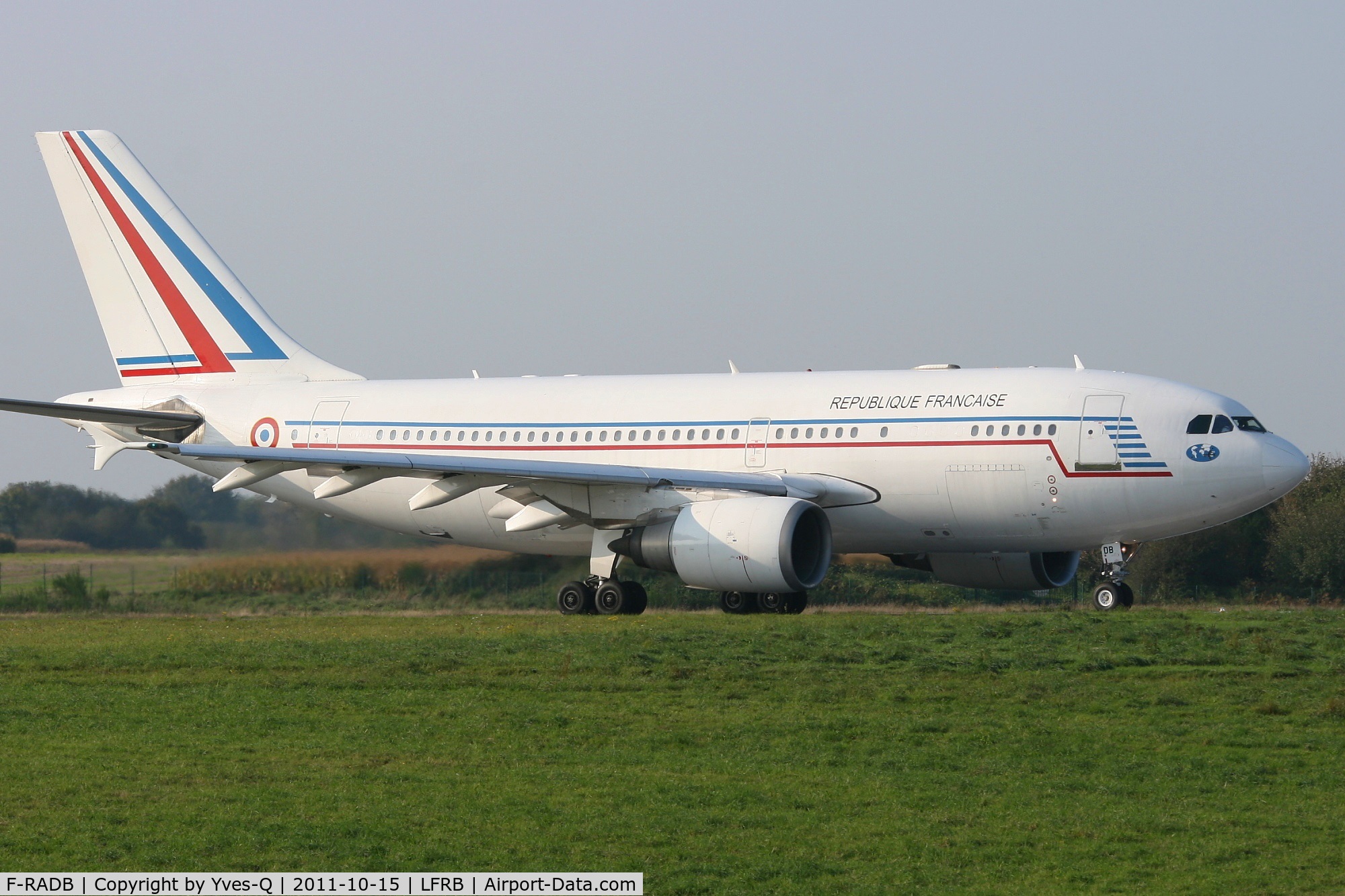 F-RADB, 1987 Airbus A310-304 C/N 422, French Air Force (COTAM) Airbus A310-304, Taxiing to Holding point Rwy 25L, Brest-Bretagne Airport (LFRB-BES)