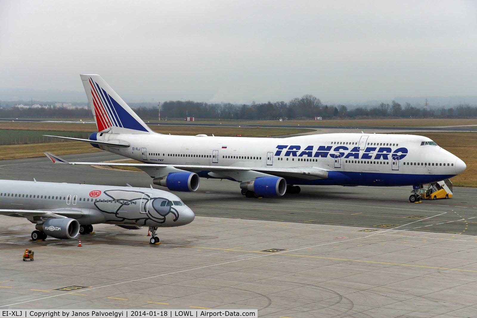 EI-XLJ, 2001 Boeing 747-446 C/N 27646, Transaero Boeing B747-446 on apron in LOWL/LNZ