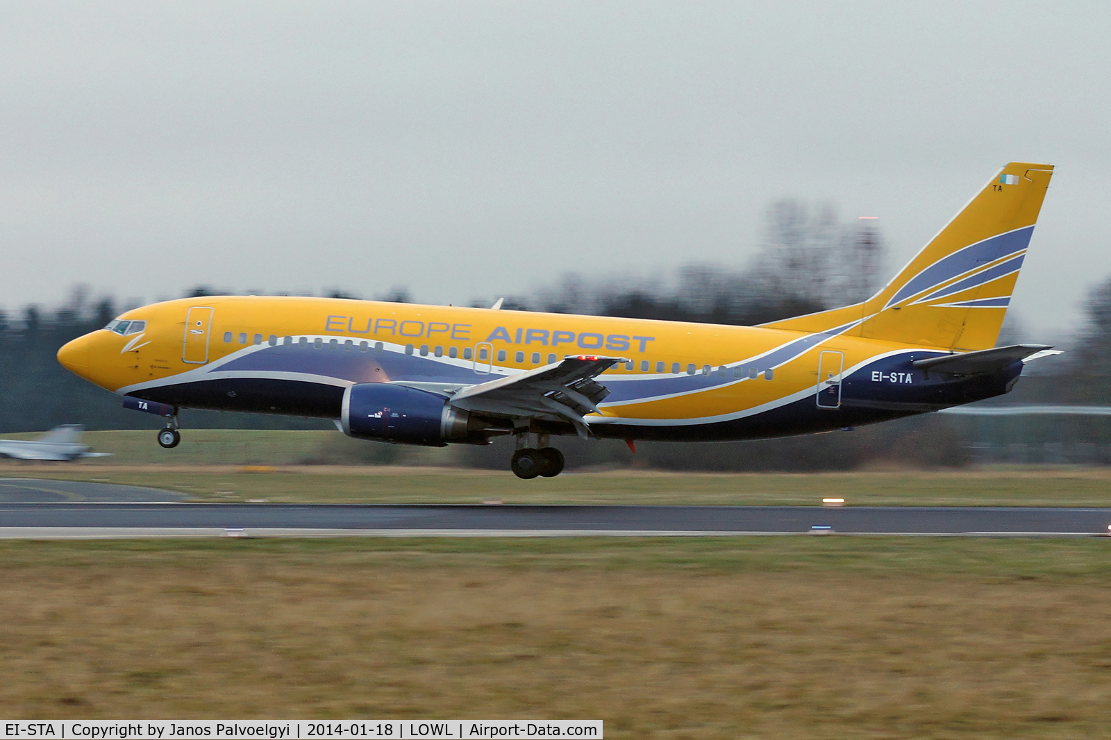 EI-STA, 1997 Boeing 737-31S C/N 29057, European Airpost Boeing B737-31S landing in LOWL/LNZ