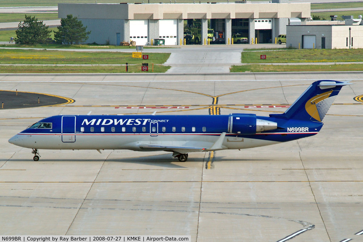 N699BR, 2003 Bombardier CRJ-200ER (CL-600-2B19) C/N 7801, Canadair CRJ-200ER [7801] (Midwest Connect) Milwaukee~N 27/07/2008