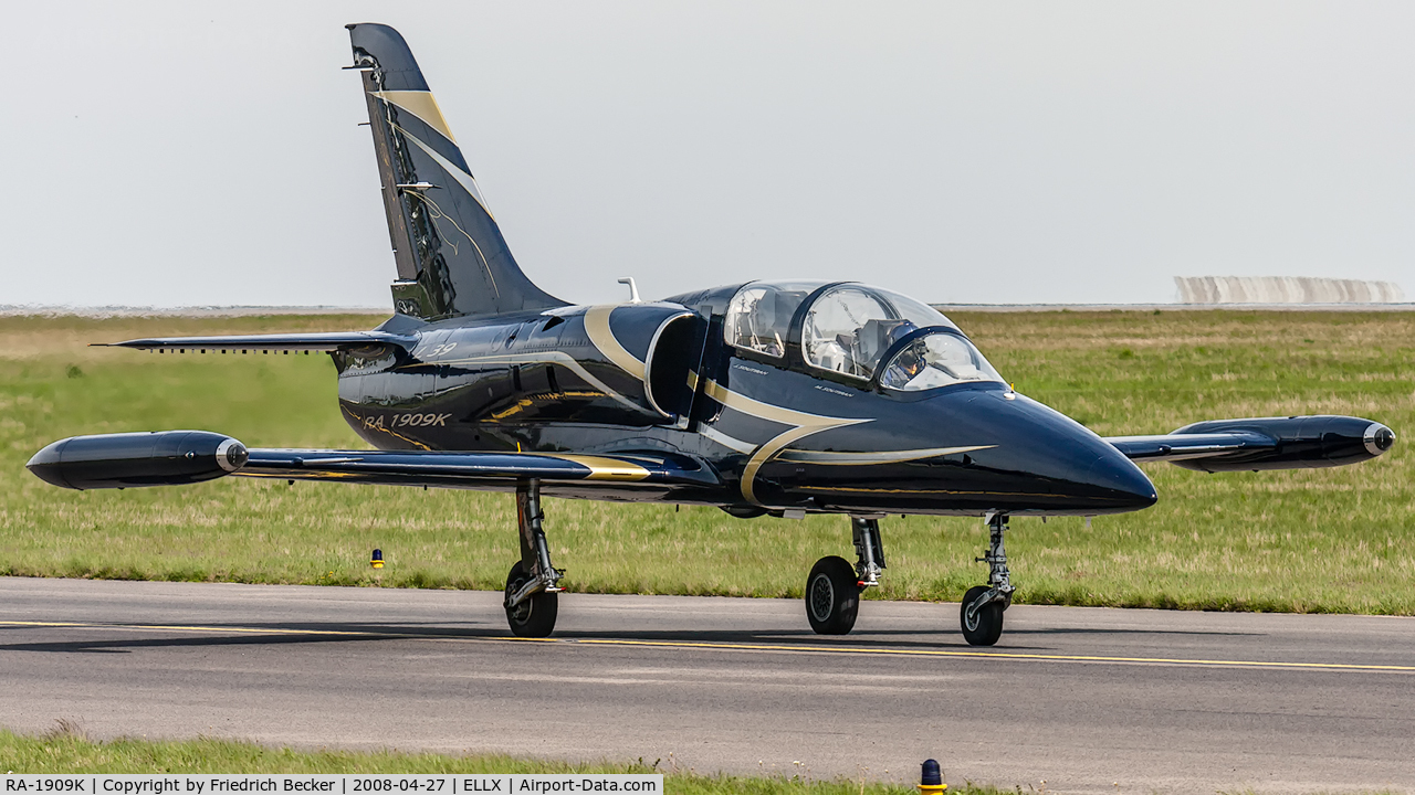 RA-1909K, Aero L-39C Albatros C/N 432936, taxying to the active