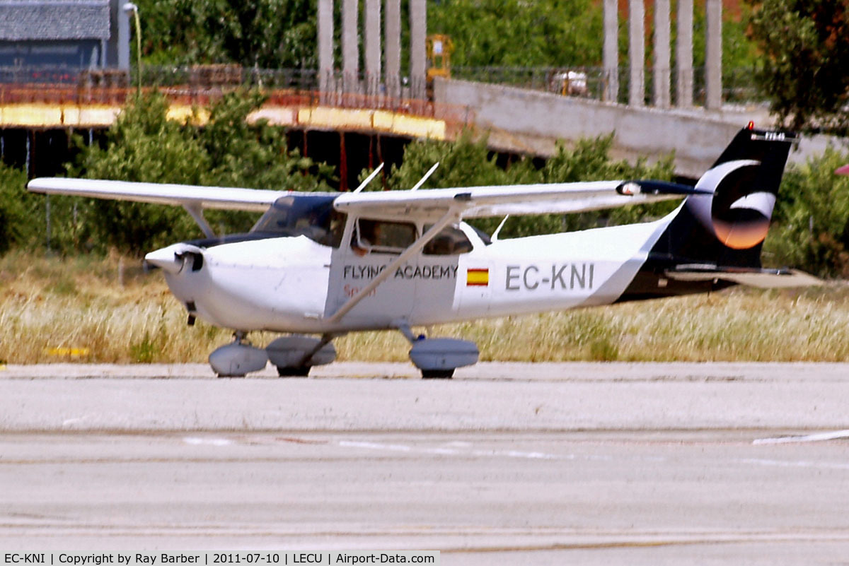 EC-KNI, 2007 Cessna 172R C/N 17281478, Cessna 172R Skyhawk [172-81478] (Flying Academy) Madrid-Cuatro Vientos~EC 10/07/2011