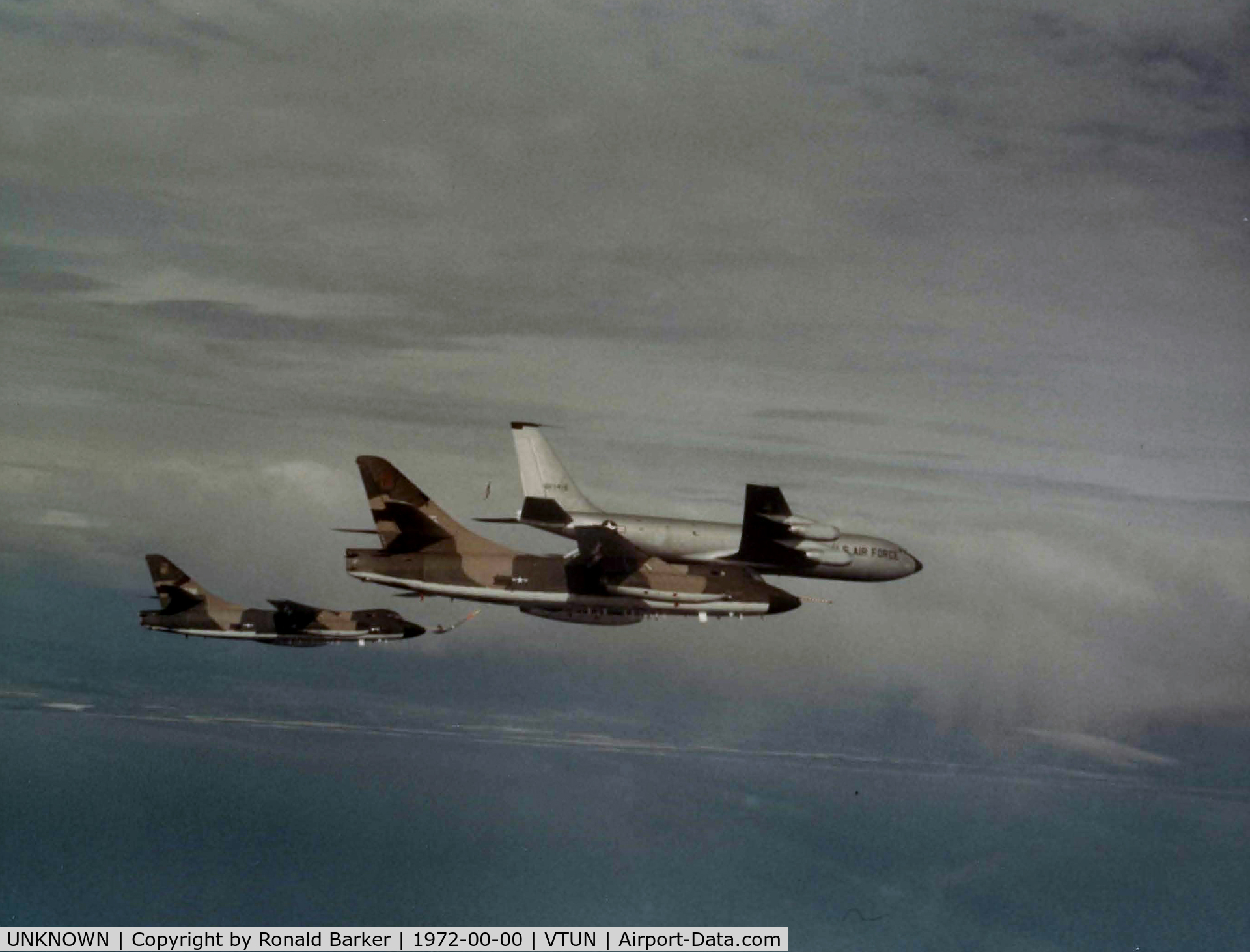 UNKNOWN, Douglas B-66 Destroyer C/N unknown, Formation of EB-66E's with KC-135A over Gulf of Tonkin