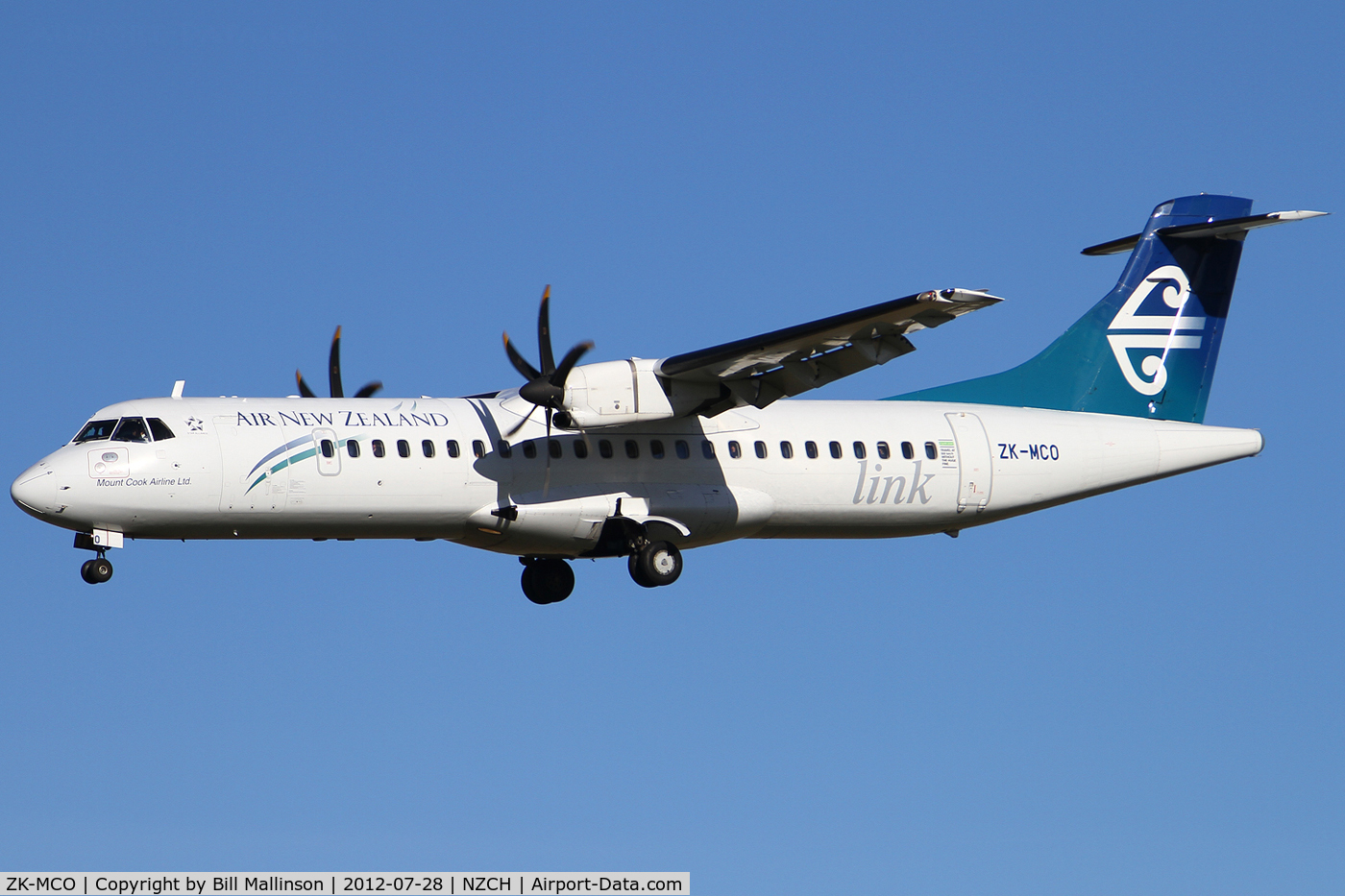 ZK-MCO, 1999 ATR 72-212A C/N 628, finals to 02
