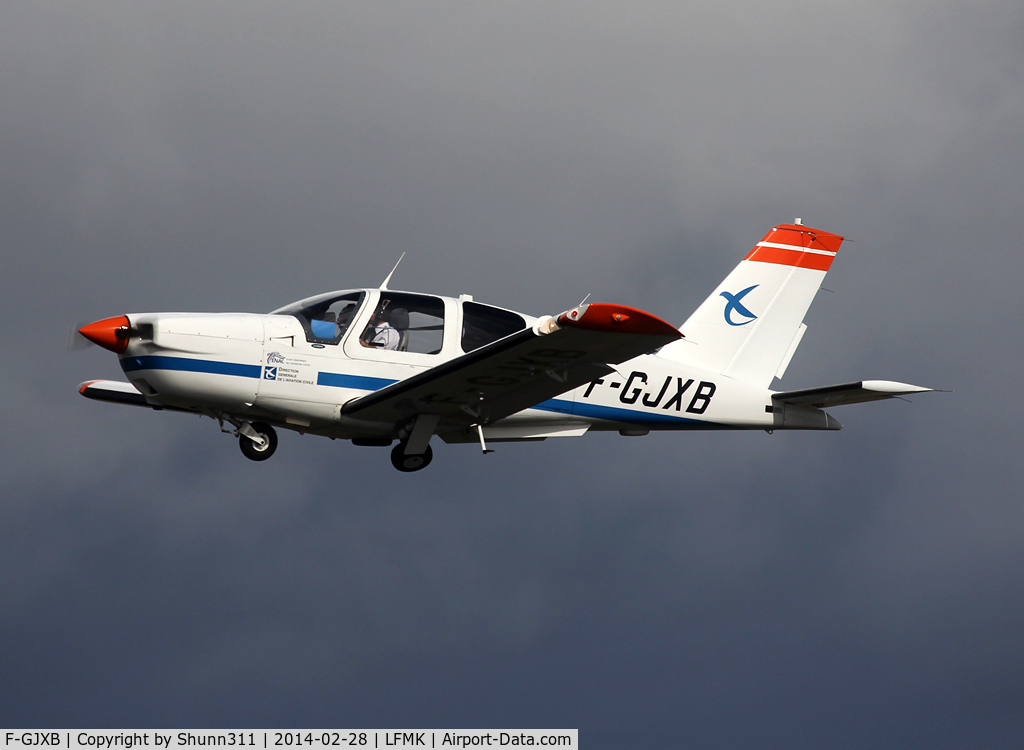 F-GJXB, 1991 Socata TB-20 C/N 1304, Taking off from rwy 28