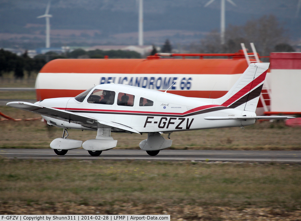 F-GFZV, Piper PA-28-181 Archer C/N 28-90117, Landing / take off from rwy 33