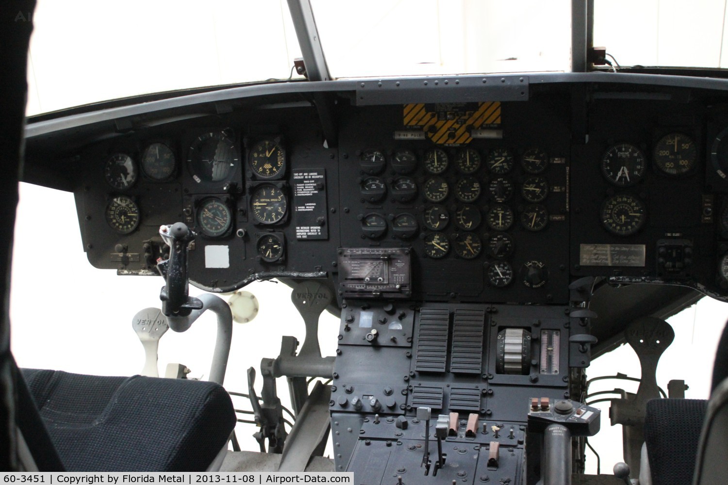 60-3451, 1961 Boeing Vertol CH-47A Chinook C/N B.010, CH-47A Chinook cockpit