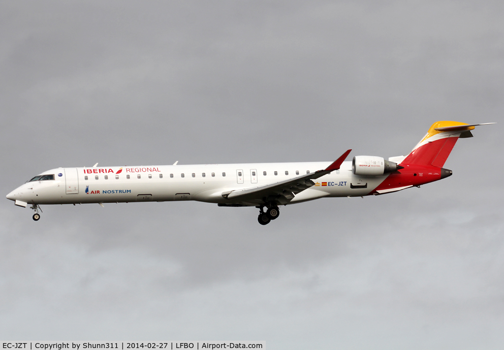 EC-JZT, 2006 Canadair CRJ-900ER (CL-600-2D24) C/N 15113, Landing rwy 32L in new Iberia c/s