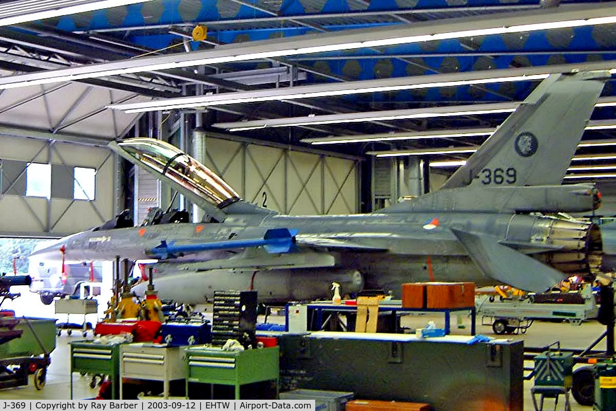 J-369, 1987 Fokker F-16B Fighting Falcon C/N 6E-32, General Dynamics F-16BM Fighting Falcon [6E-32] (Royal Netherlands Air Force) Twenthe~PH 12/09/2003
