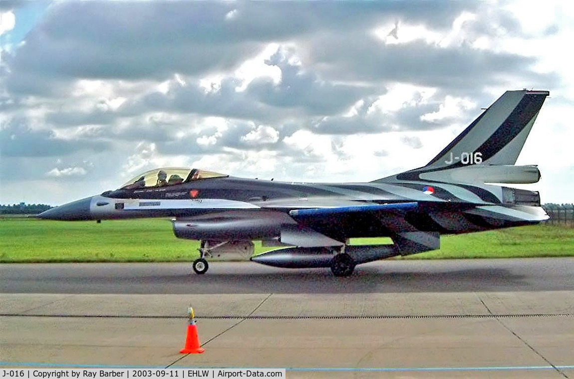 J-016, General Dynamics F-16AM Fighting Falcon C/N 6D-172, General Dynamics F-16AM Fighting Falcon [6D-172] (Royal Netherlands Air Force) Leeuwarden~PH 11/09/2003