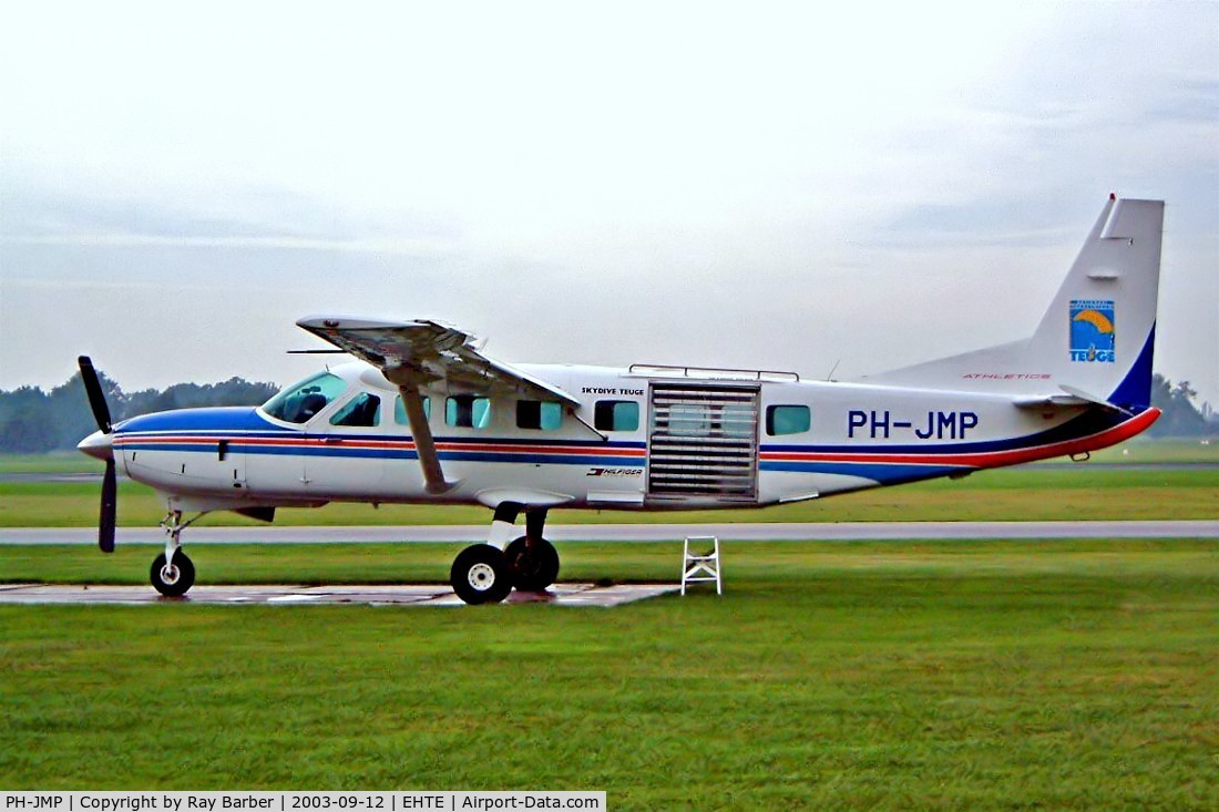 PH-JMP, 1997 Cessna 208B Supervan 900 C/N 208B-0583, Cessna 208B Grand Caravan, [208B-0583] (National Parachutisten Centre) Teuge~PH 12/09/2003