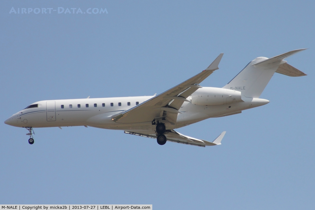 M-NALE, 2012 Bombardier BD700-1A10 Global Express C/N 9450, Landing