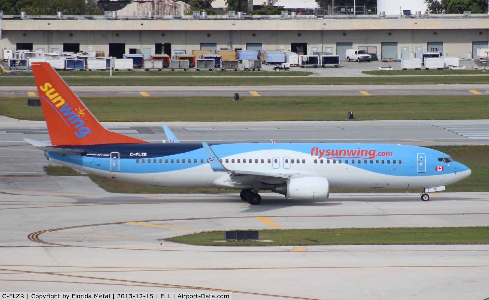 C-FLZR, 2009 Boeing 737-8K5 C/N 35145, Sun Wing hybrid with Thompson colors 737-800