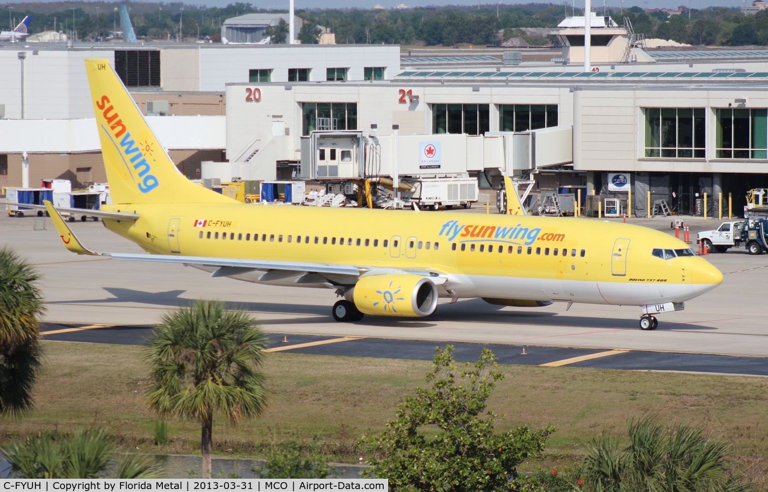 C-FYUH, 2006 Boeing 737-8K5 C/N 34689, Sunwing 737-800 hybrid TUIFly Germany colors