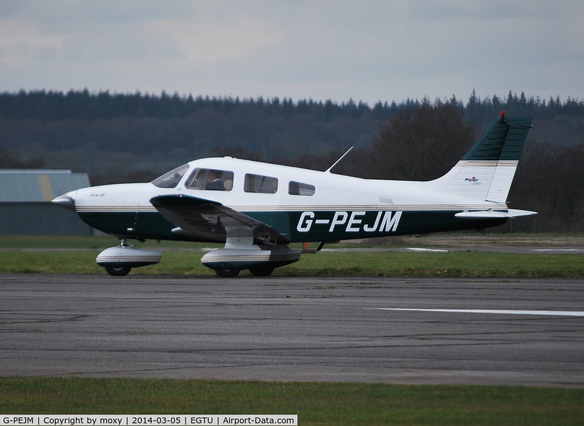 G-PEJM, 2000 Piper PA-28-181 Cherokee Archer III C/N 2843355, Piper Cherokee Archer III at Dunkeswell. Ex N41860