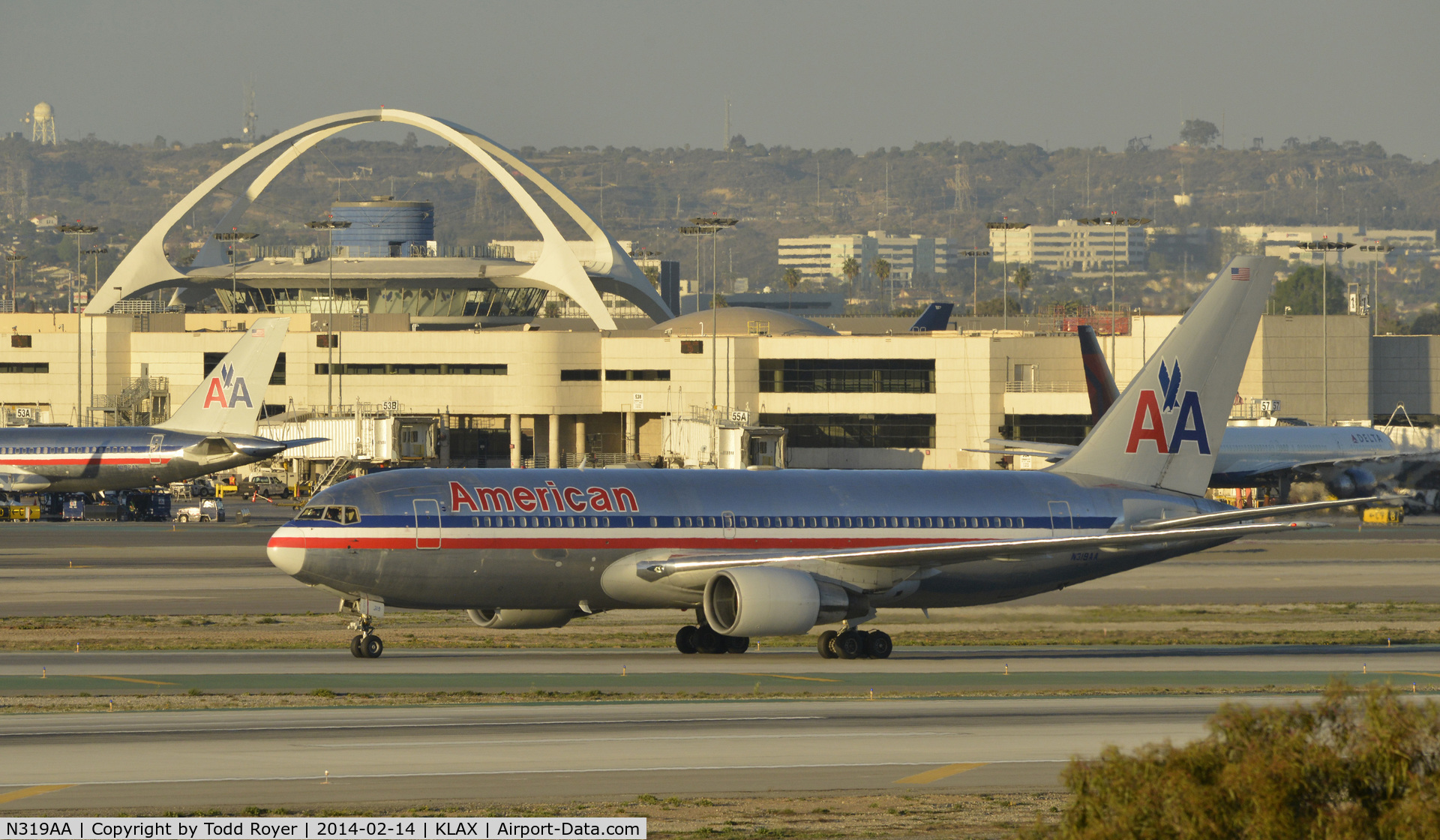 N319AA, 1985 Boeing 767-223 C/N 22320, Taxiing to gate at LAX