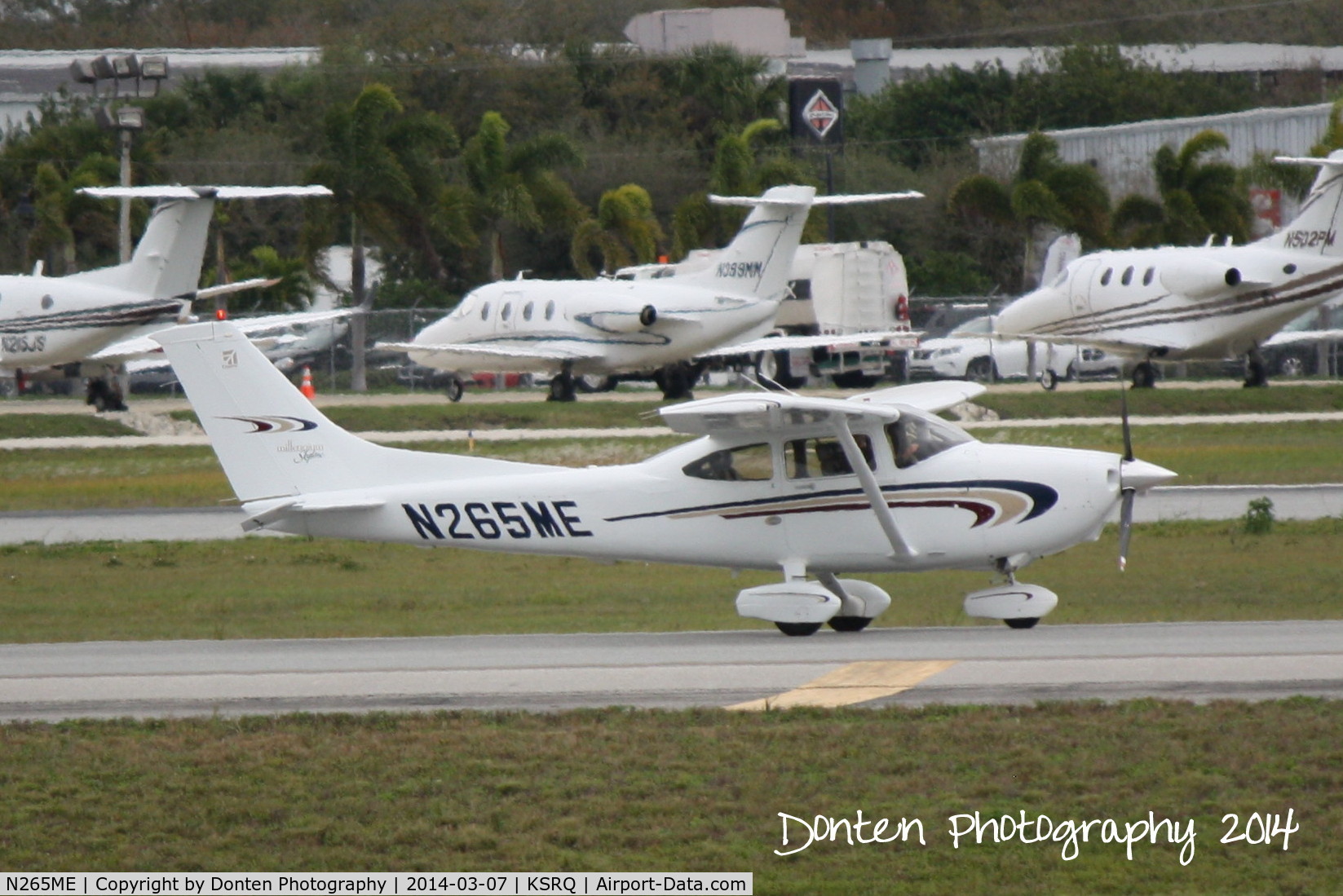 N265ME, 2000 Cessna 182S Skylane C/N 18280771, Cessna Skylane (N265ME) taxis at Sarasota-Bradenton International Airport