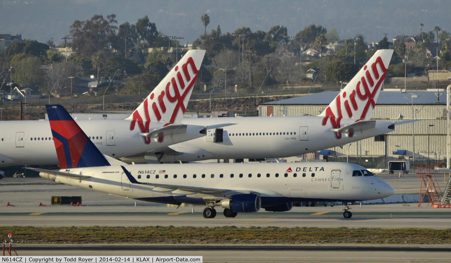 N614CZ, 2008 Embraer 175LR (ERJ-170-200LR) C/N 17000205, Taxiing to gate at LAX