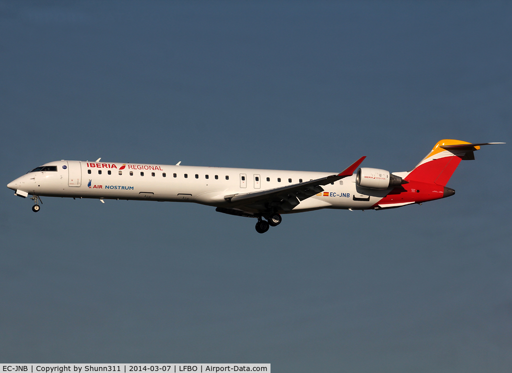 EC-JNB, 2005 Bombardier CRJ-900 (CL-600-2D24) C/N 15057, Landing rwy 32L in new c/s