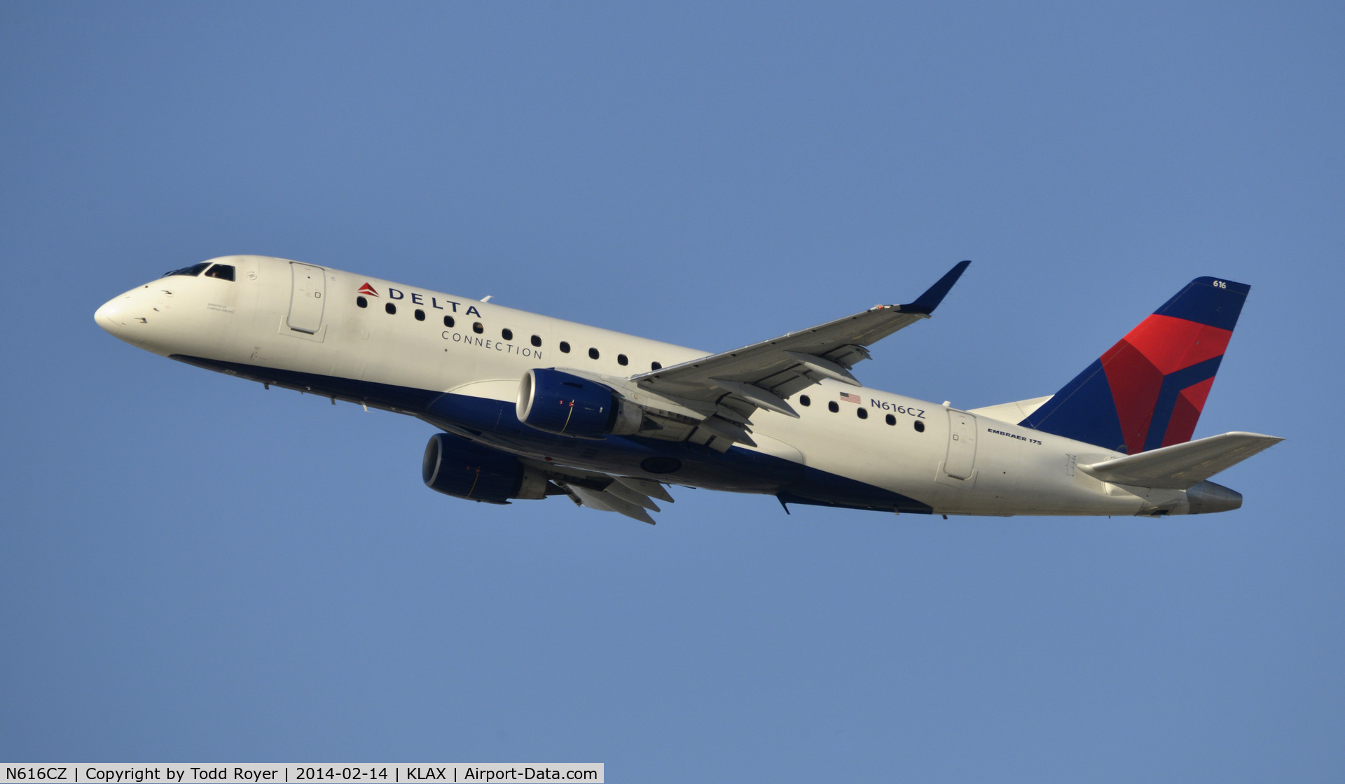 N616CZ, 2008 Embraer 175LR (ERJ-170-200LR) C/N 17000209, Departing LAX on 25R