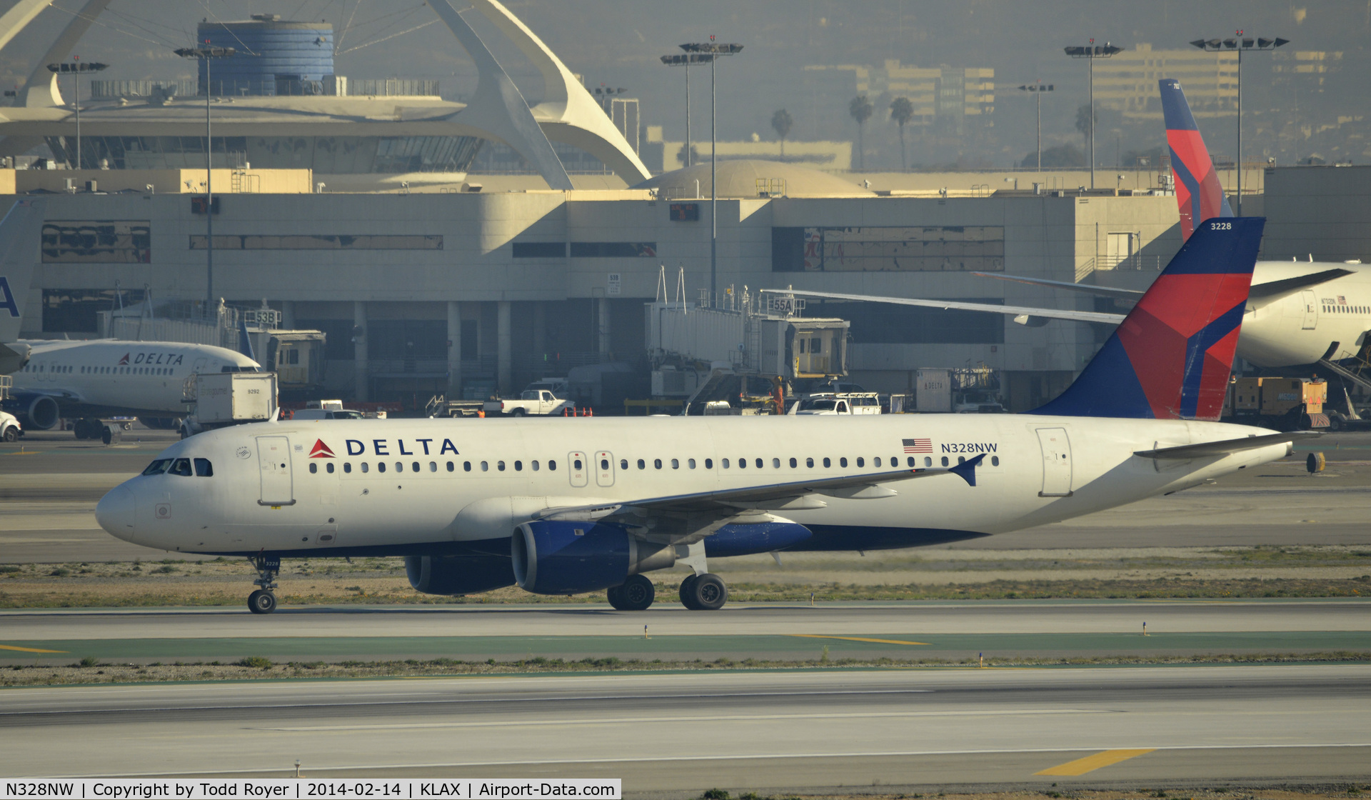 N328NW, 1992 Airbus A320-211 C/N 298, Taxiing to gate at LAX