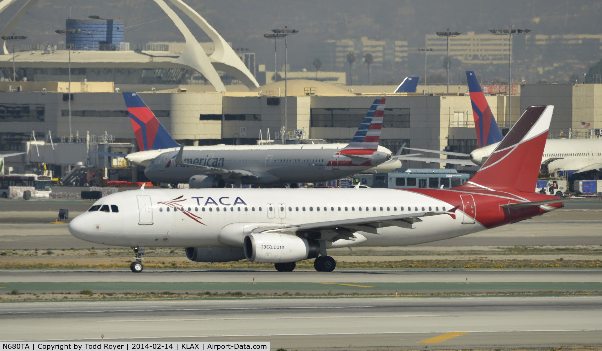 N680TA, 2008 Airbus A320-233 C/N 3538, Taxiing to parking at LAX