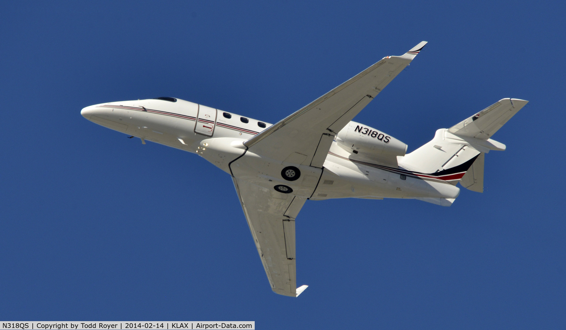 N318QS, 2013 Embraer EMB-505 Phenom 300 C/N 50500162, Departing LAX