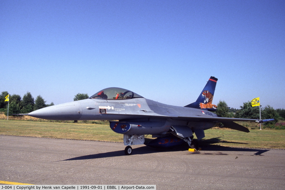 J-004, Fokker F-16AM Fighting Falcon C/N 6D-160, Royal Netherlands Air Force F-16A with a colourful tail on display at Kleine Brogel Air Base, Belgium, 313 sqn, 1991.
