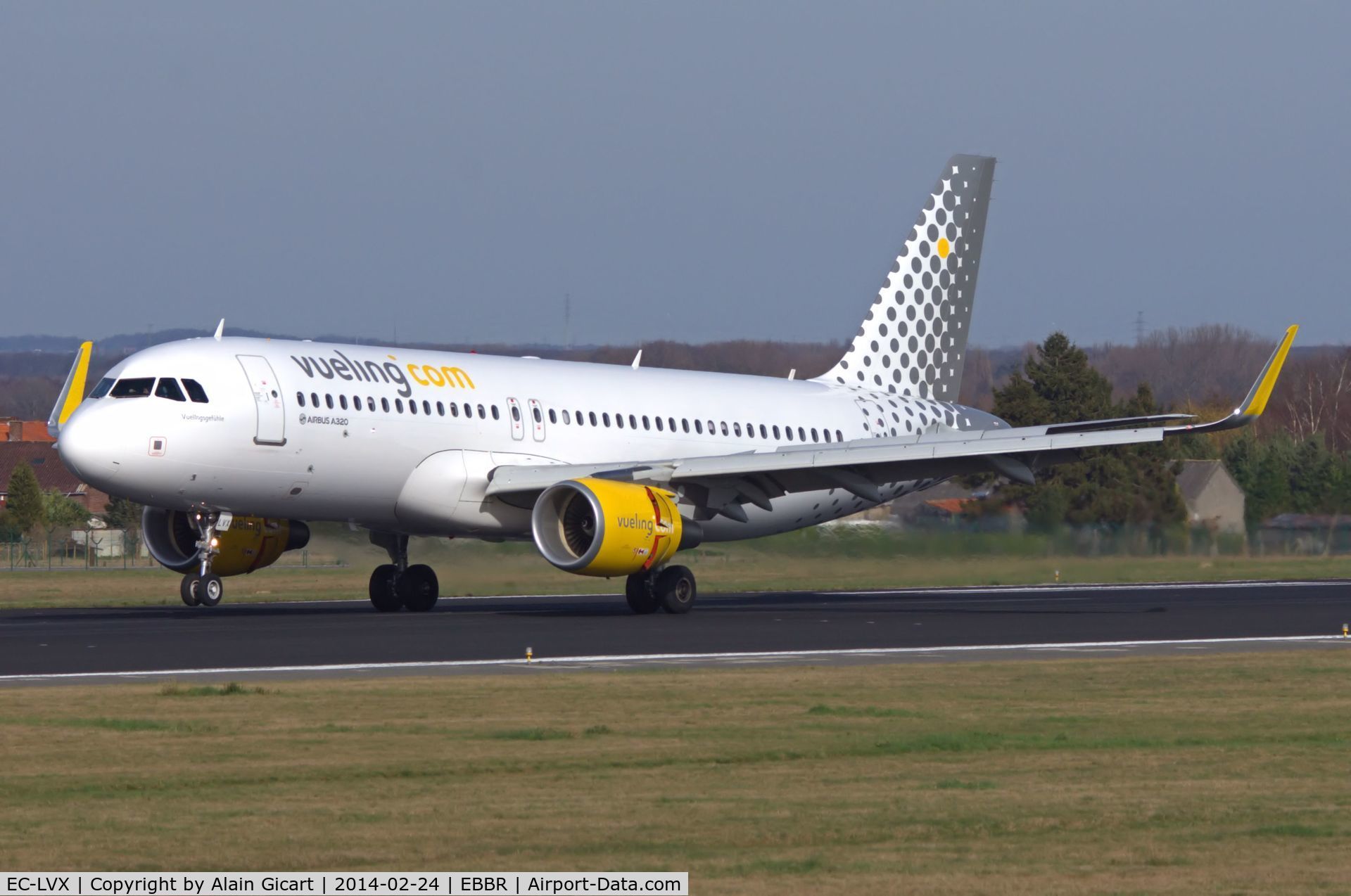 EC-LVX, 2013 Airbus A320-214 C/N 5673, Landing