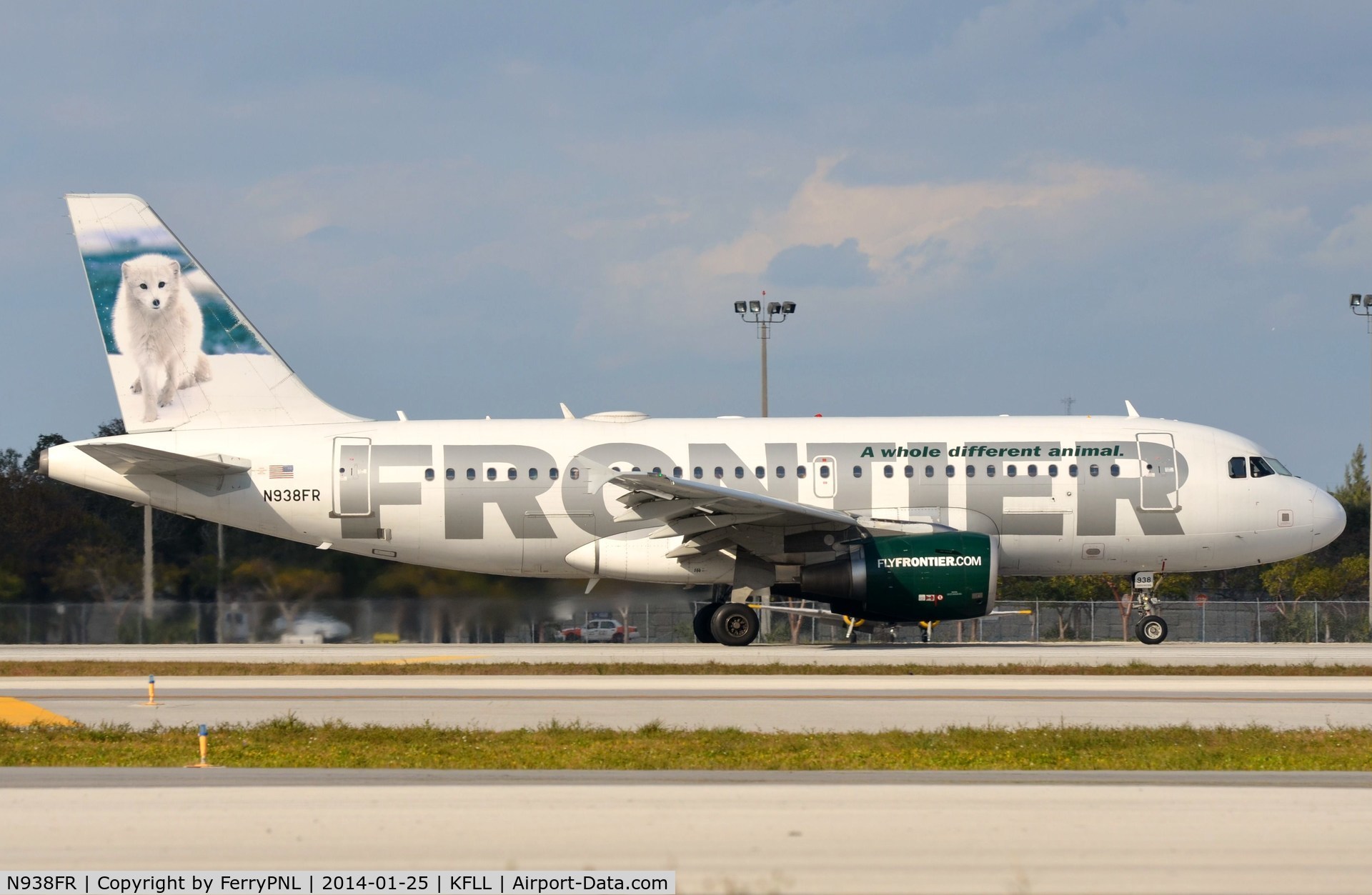 N938FR, 2005 Airbus A319-111 C/N 2406, Frontier A319 taking-off
