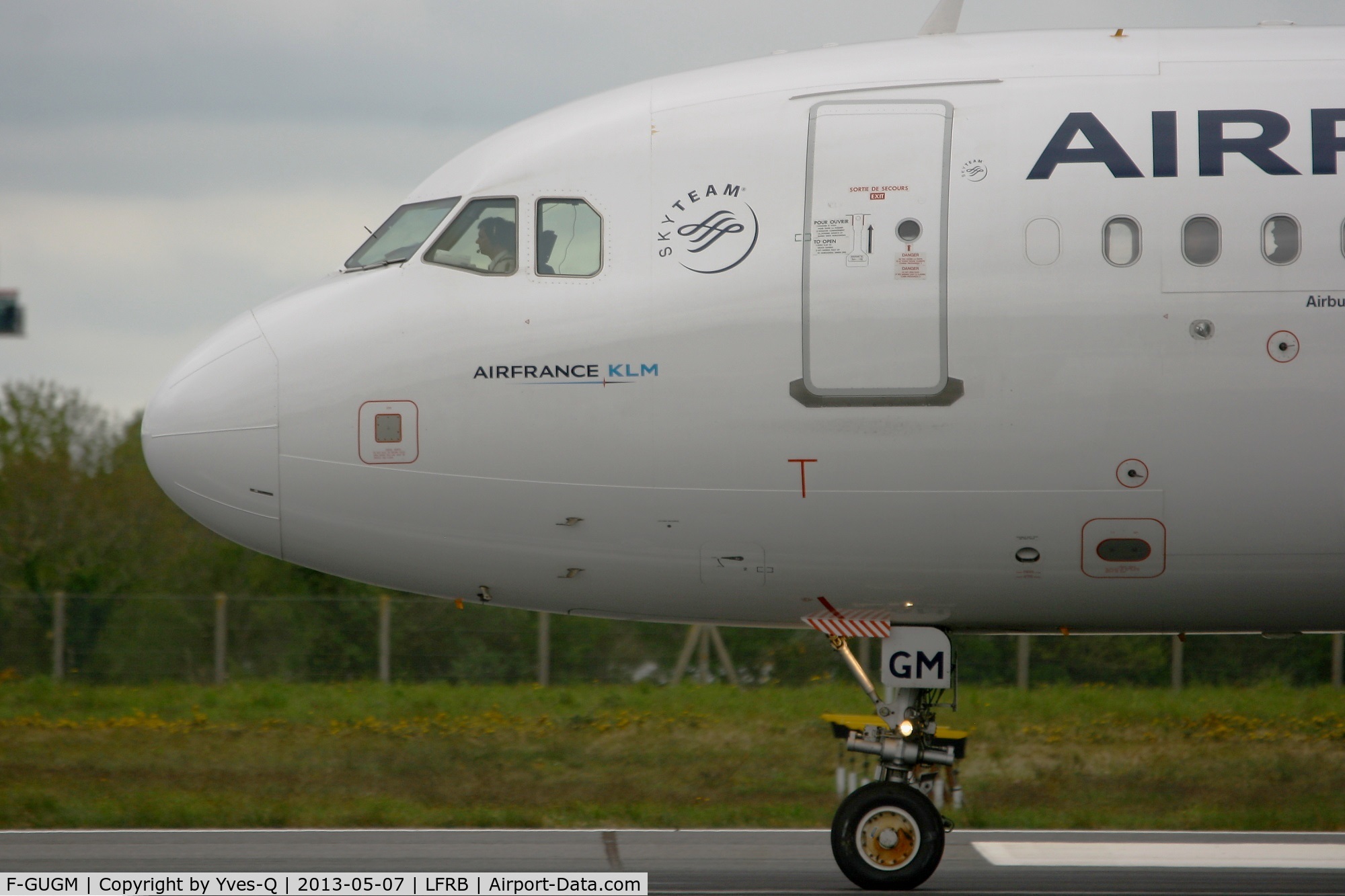 F-GUGM, 2006 Airbus A318-111 C/N 2750, Airbus A318-111, Taxiing to holding point rwy 25L, Brest-Guipavas Airport (LFRB-BES)