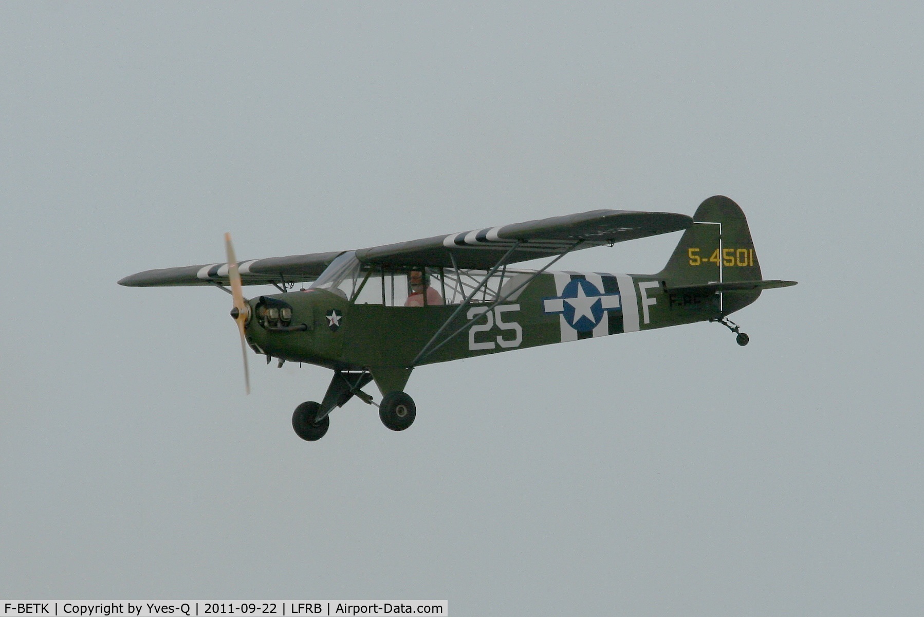 F-BETK, 1945 Piper L-4J Grasshopper (J3C-65D) C/N 13241, Piper J3C-65 Cub, Aéroclub du Finistère, Short approach Rwy 25L, Brest-Guipavas Regional Airport (LFRB-BES)