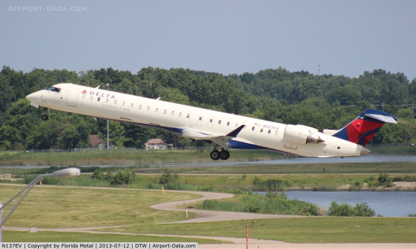 N137EV, 2009 Bombardier CRJ-900ER (CL-600-2D24) C/N 15227, Delta Connection CRJ-900