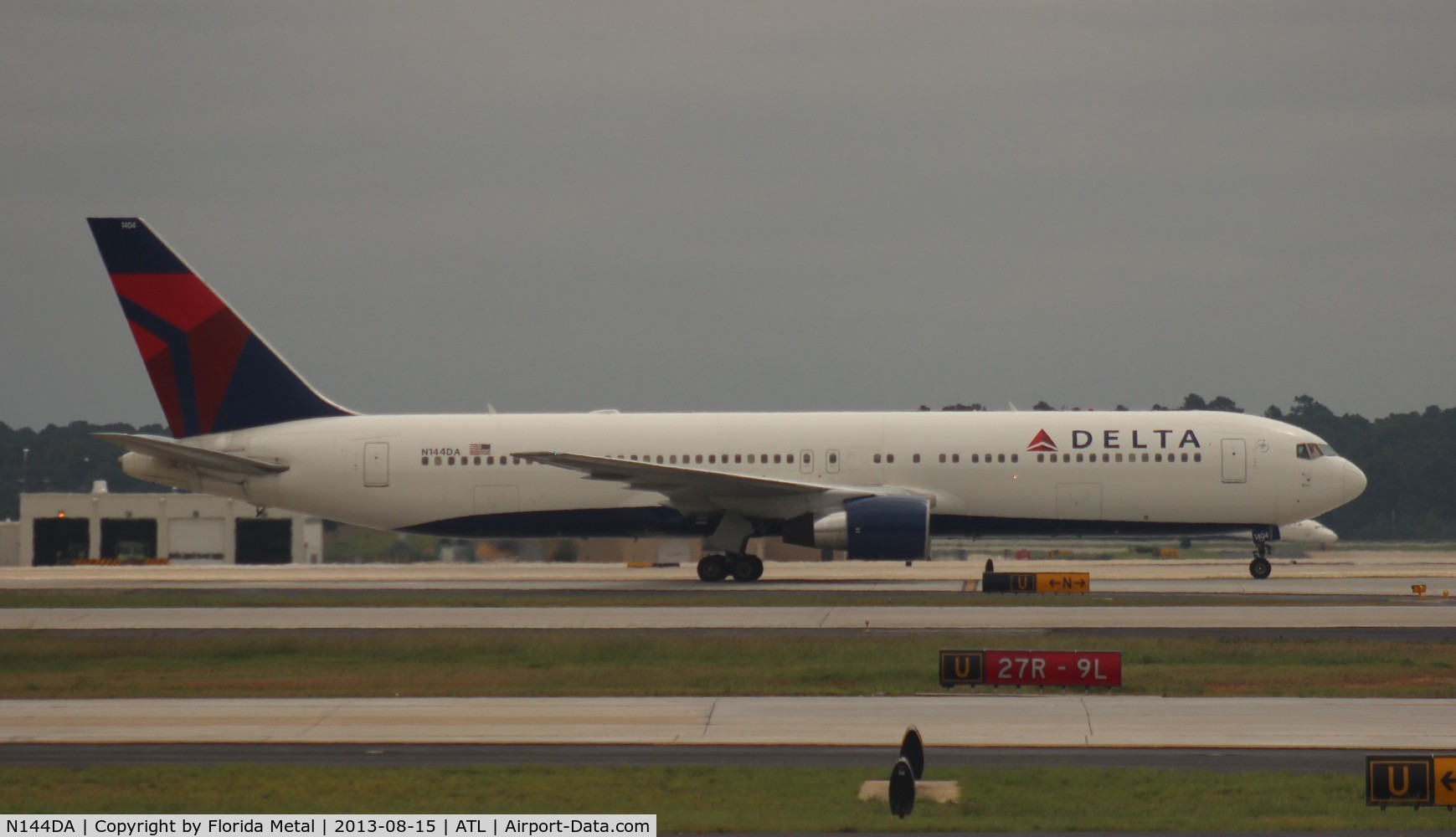 N144DA, 1999 Boeing 767-332 C/N 27584, Delta 767-300