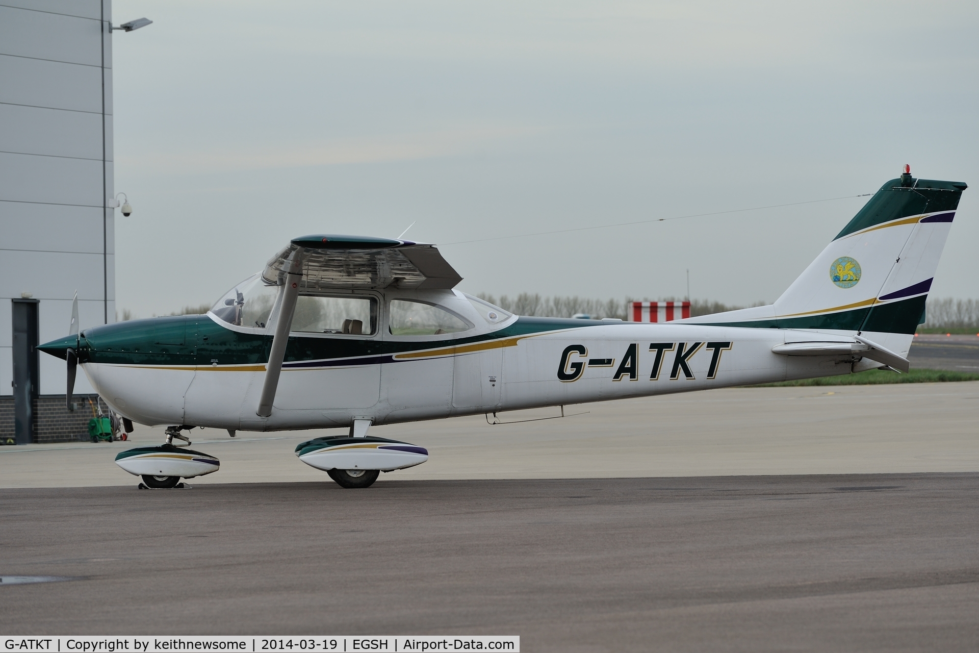G-ATKT, 1965 Reims F172G Skyhawk C/N 0206, Nice new colour scheme !