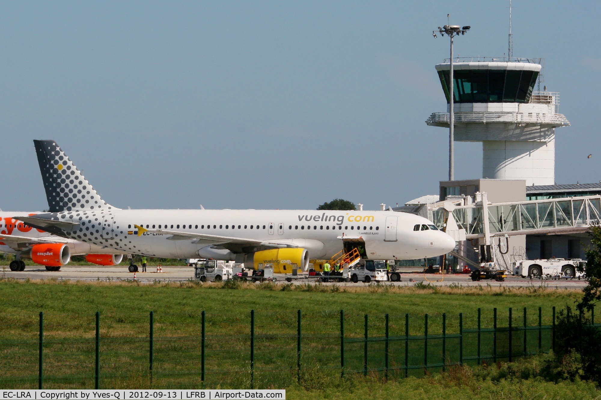 EC-LRA, 2005 Airbus A320-232 C/N 2479, Airbus A320-232, Boarding area, Brest-Guipavas Airport (LFRB-BES)