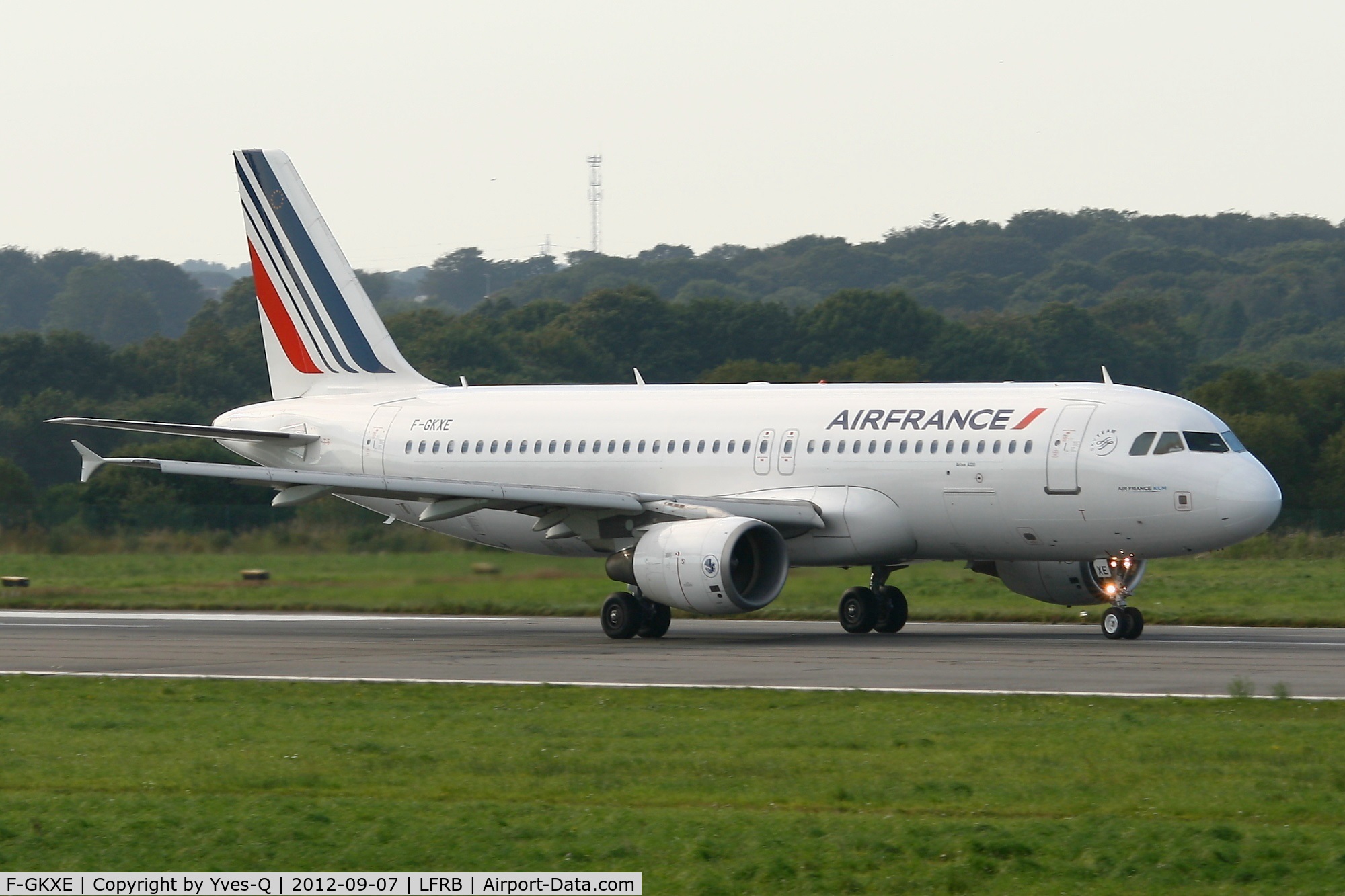 F-GKXE, 2002 Airbus A320-214 C/N 1879, Airbus A320-214, Take off rwy 07R, Brest-Guipavas Airport (LFRB-BES)