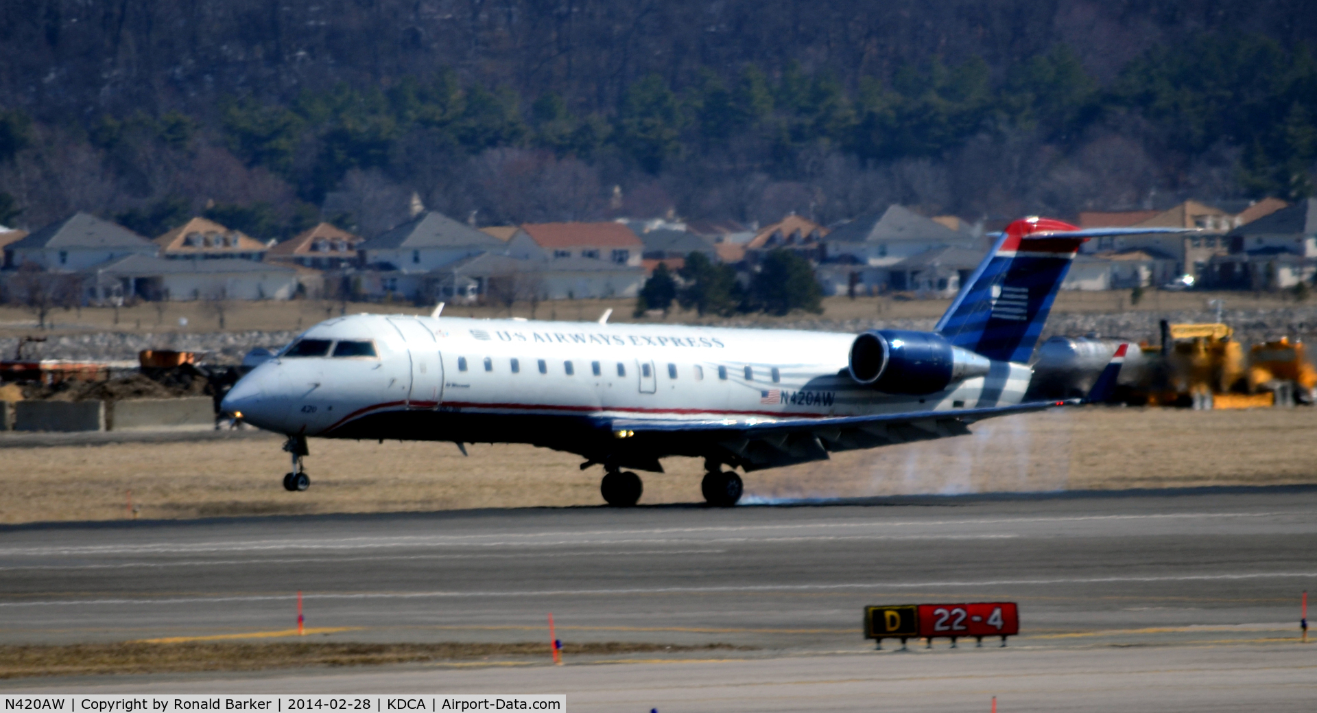 N420AW, 2002 Bombardier CRJ-200LR (CL-600-2B19) C/N 7640, Touch down National