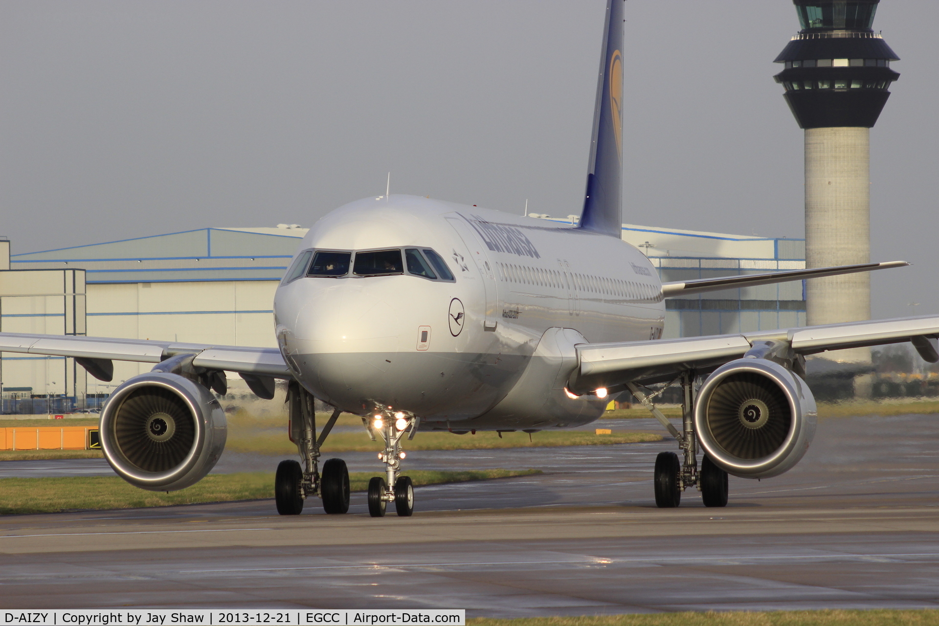 D-AIZY, 2013 Airbus A320-214 C/N 5769, Lufthansa A320 Rolling on to 23L Manchester EGCC