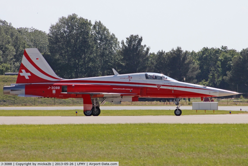 J-3088, Northrop F-5E Tiger II C/N L.1088, Taxiing