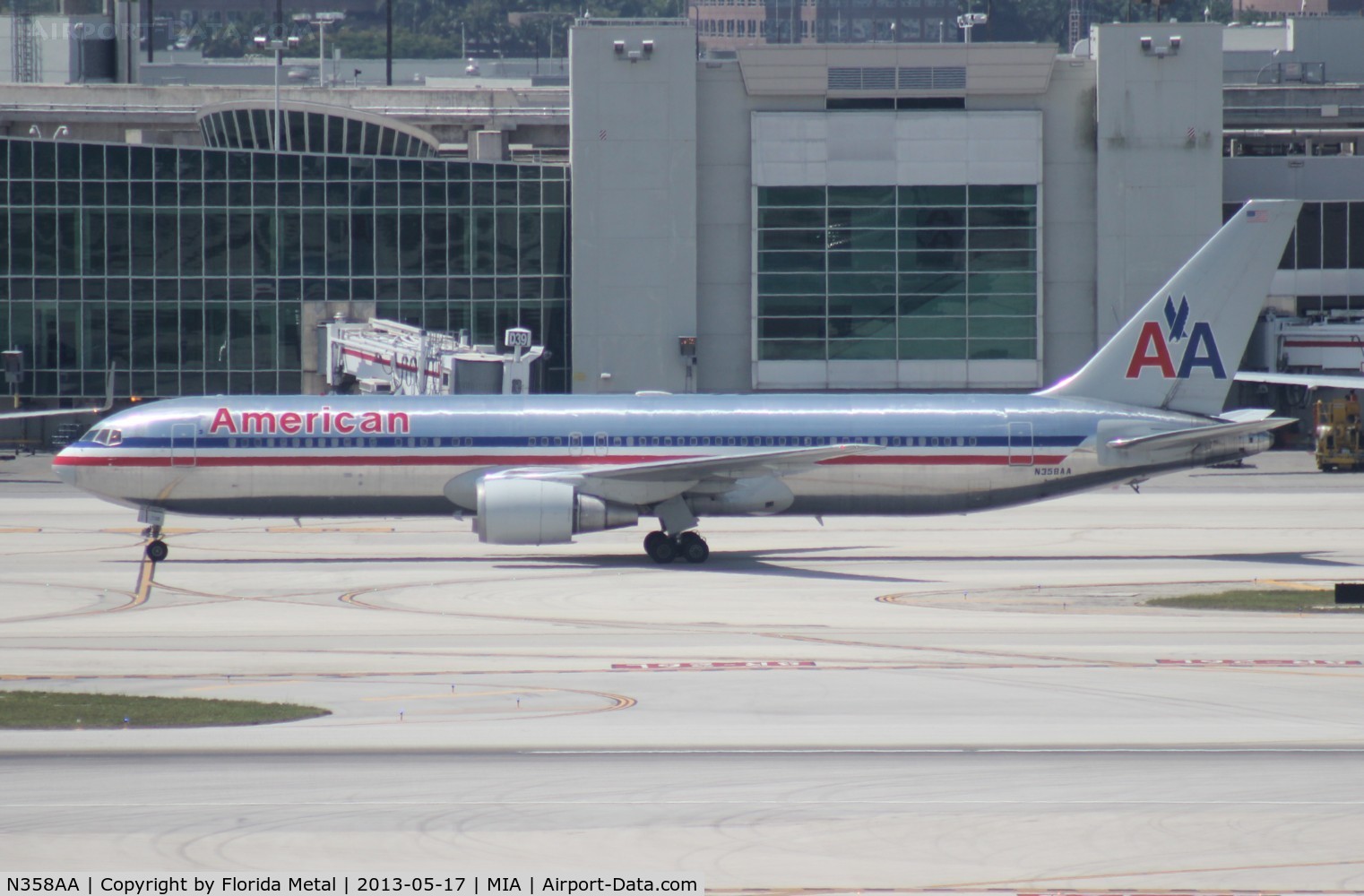 N358AA, 1988 Boeing 767-323 C/N 24039, American 767-300