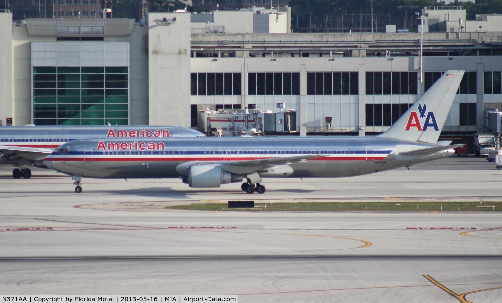 N371AA, 1992 Boeing 767-323 C/N 25198, American 767-300