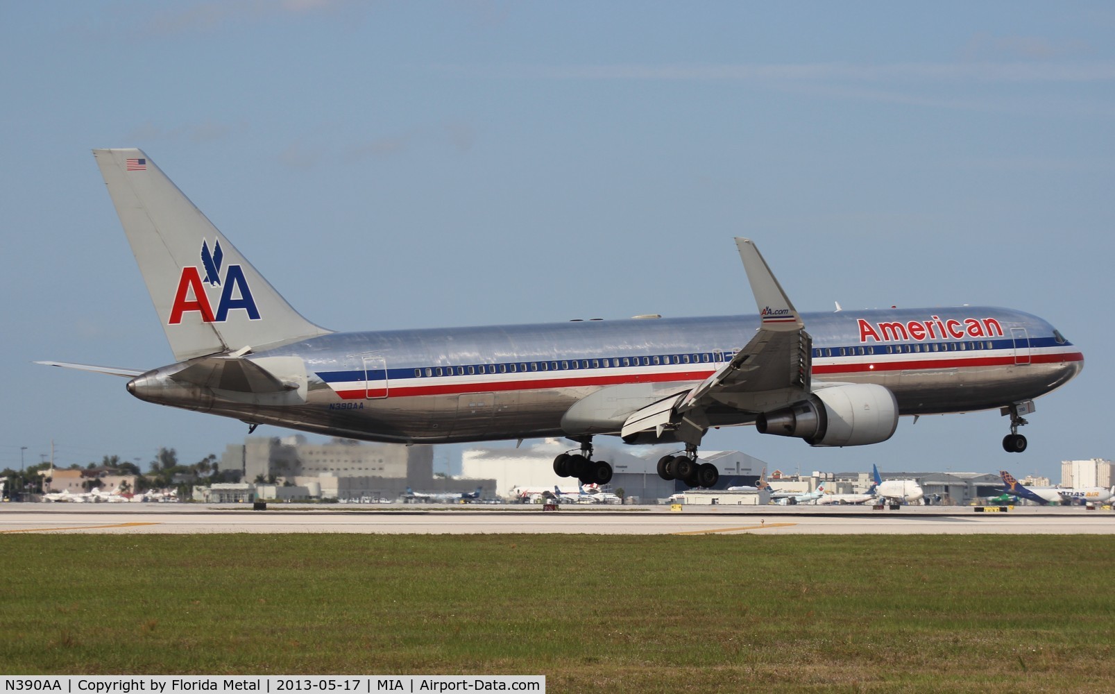 N390AA, 1995 Boeing 767-323 C/N 27450, American 767-300