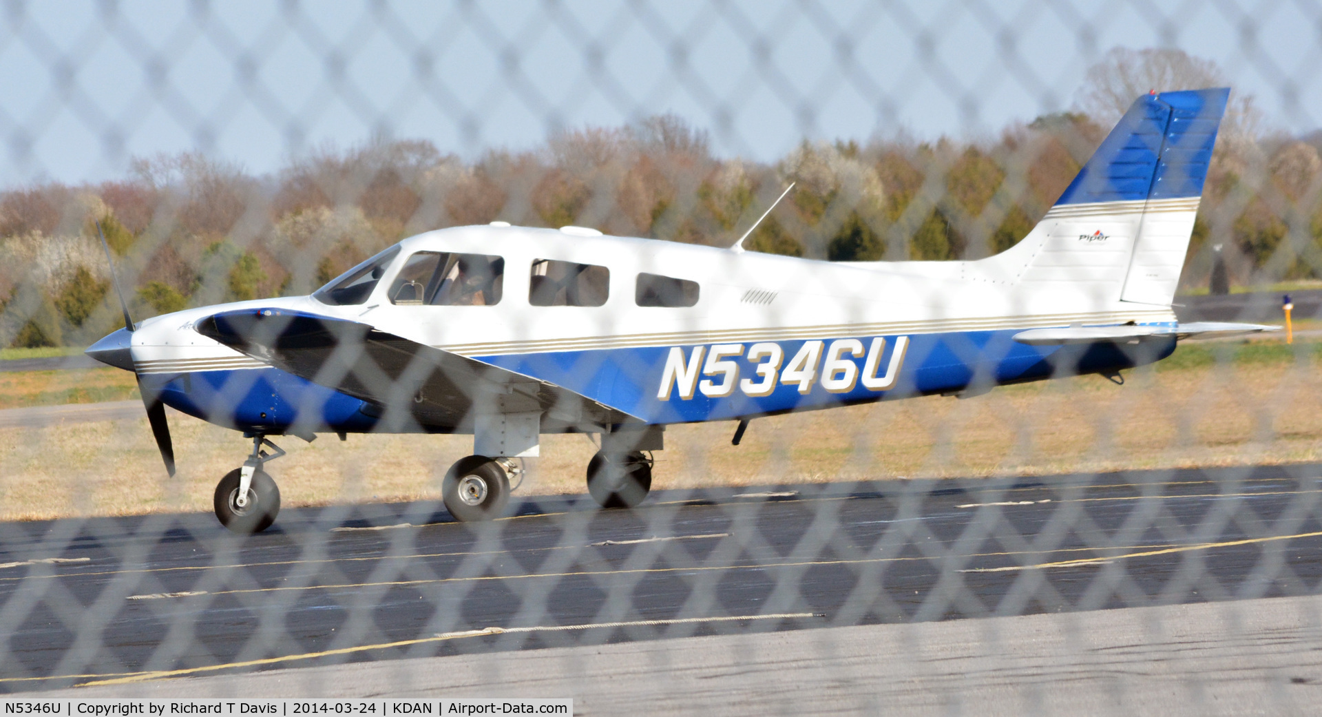 N5346U, 2003 Piper PA-28-181 C/N 2843542, Cessna 206G in Danville Va.