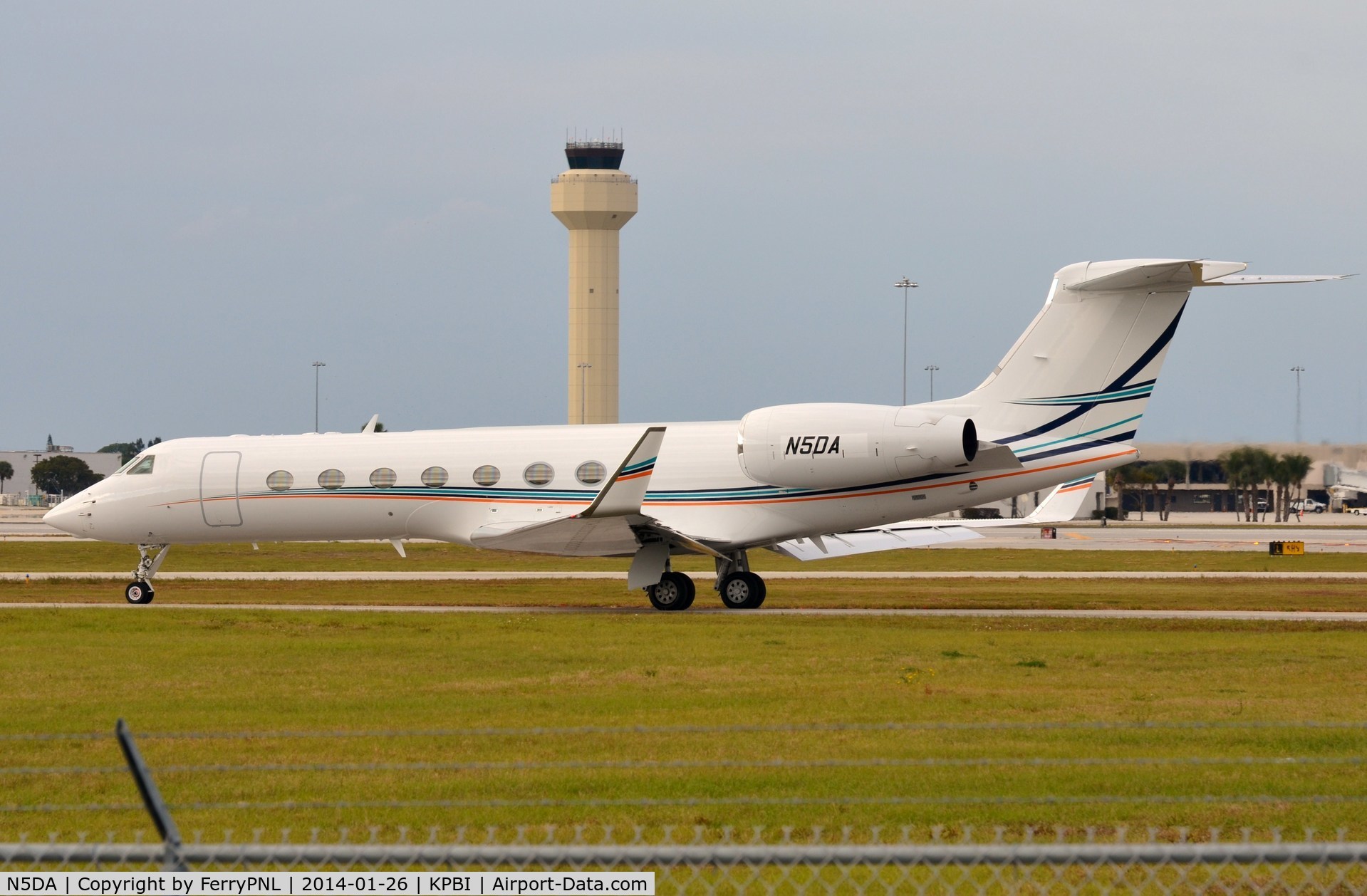 N5DA, 2003 Gulfstream Aerospace V-SP G550 C/N 5021, Delta Private Jets Gulf 550