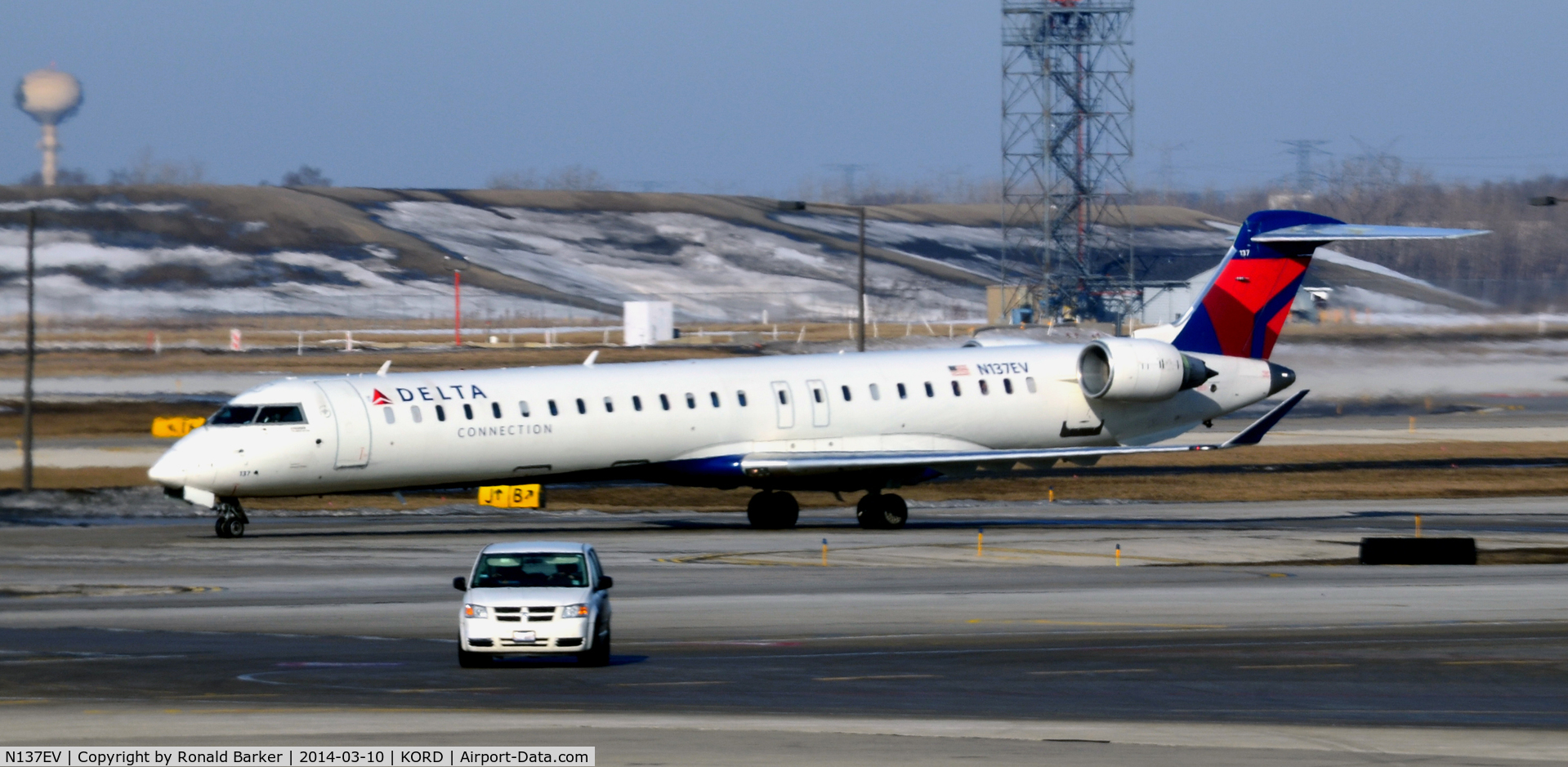 N137EV, 2009 Bombardier CRJ-900ER (CL-600-2D24) C/N 15227, Taxi Chicago